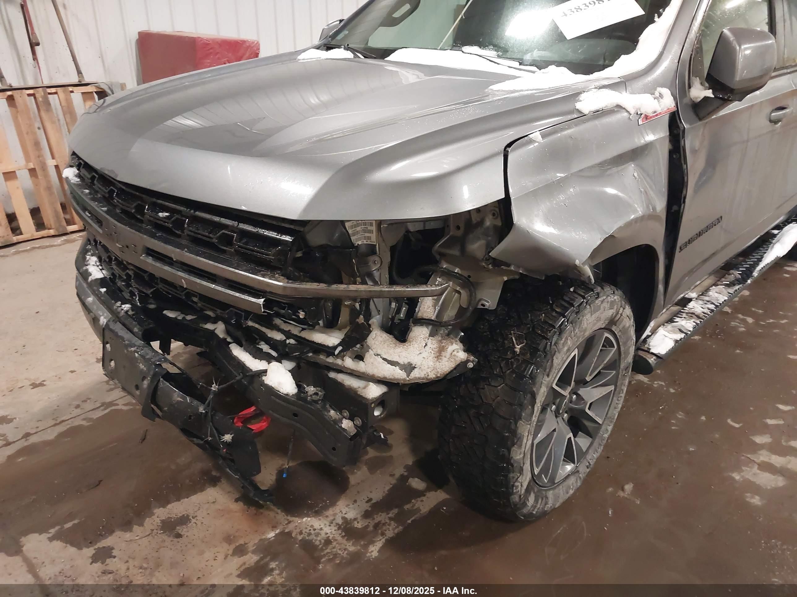 CHEVROLET SUBURBAN image 6