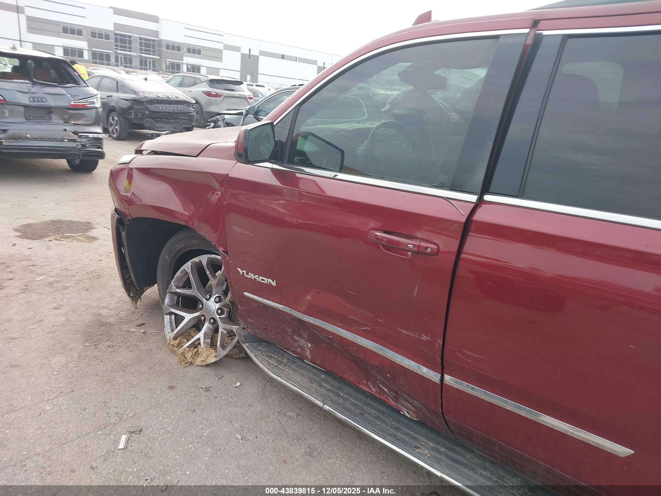 GMC YUKON image 6