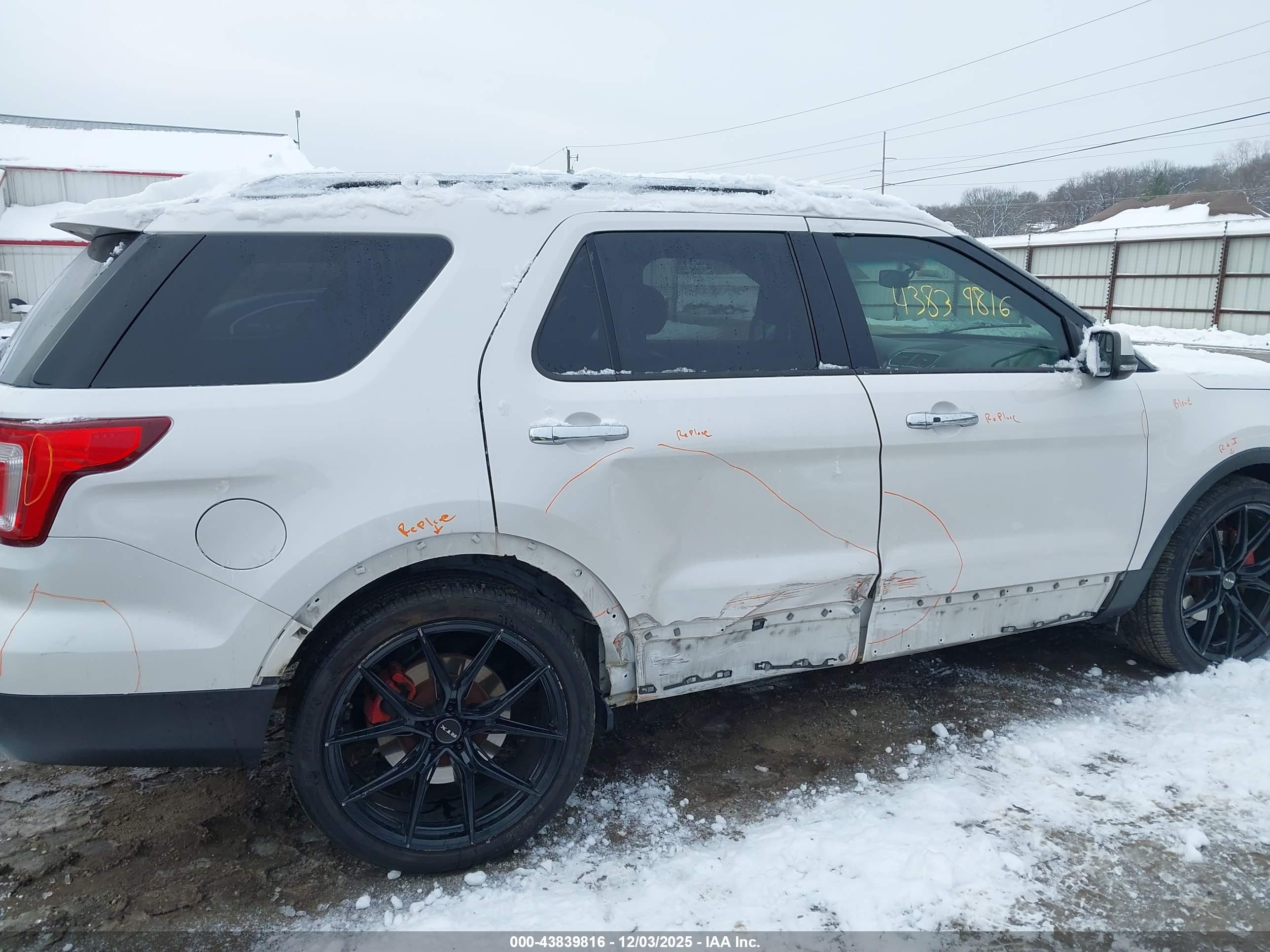 FORD EXPLORER image 6