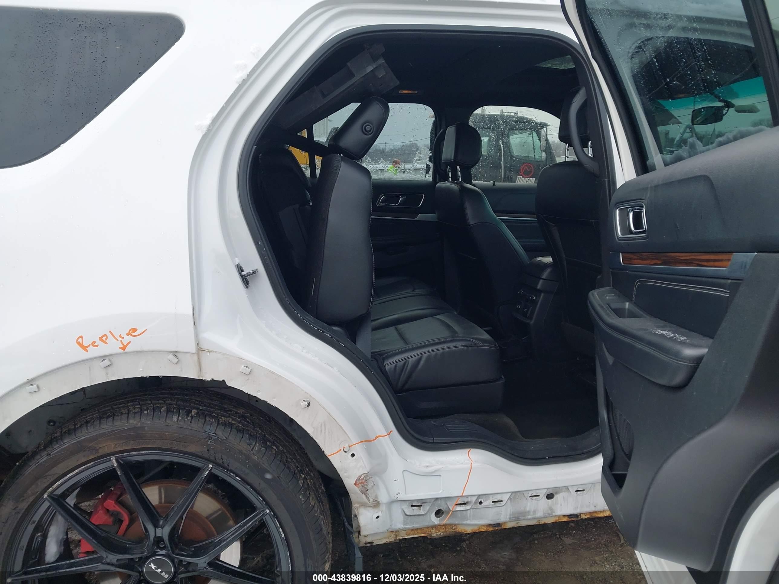 FORD EXPLORER image 8