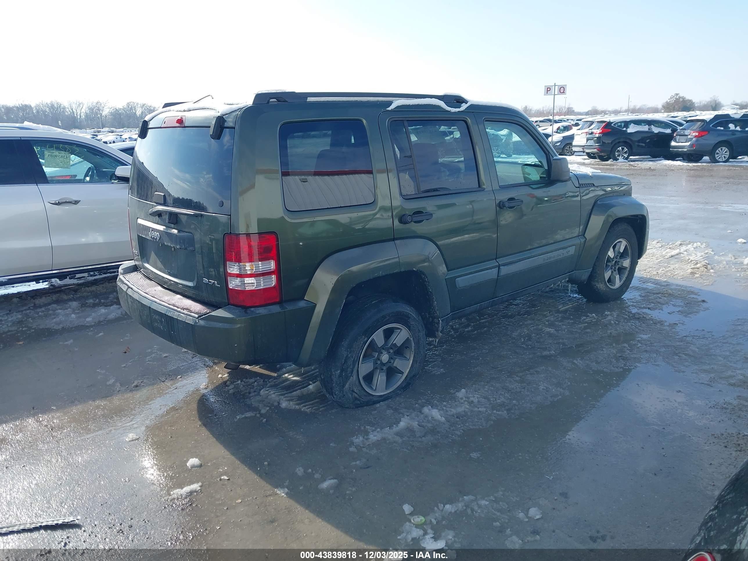 JEEP LIBERTY image 4