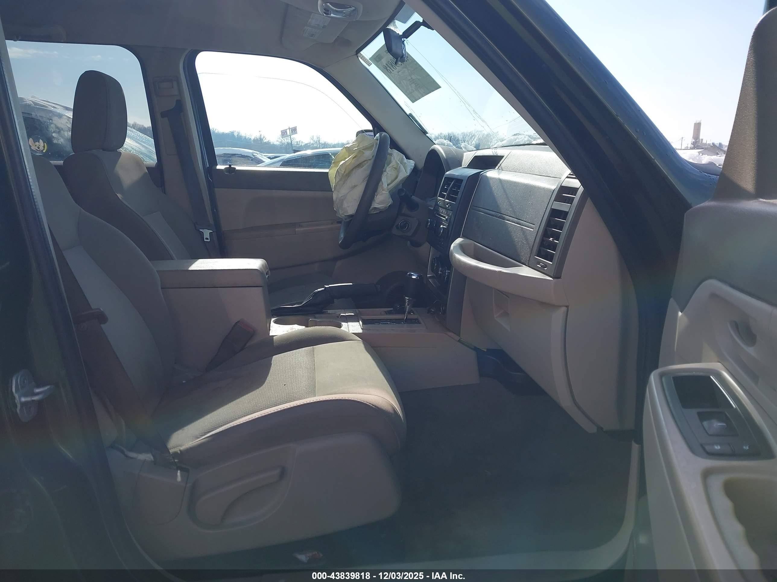 JEEP LIBERTY image 5