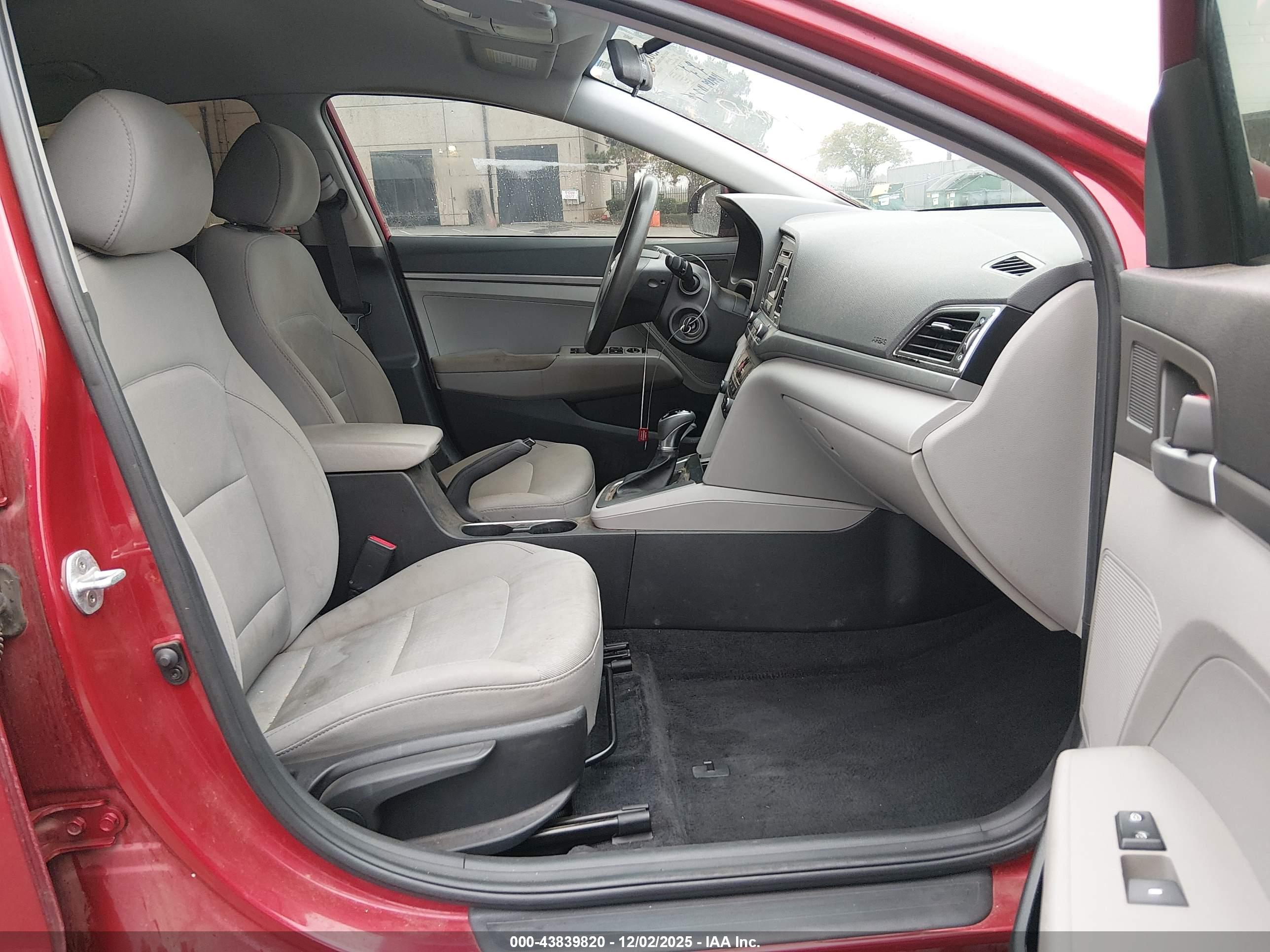 HYUNDAI ELANTRA image 5