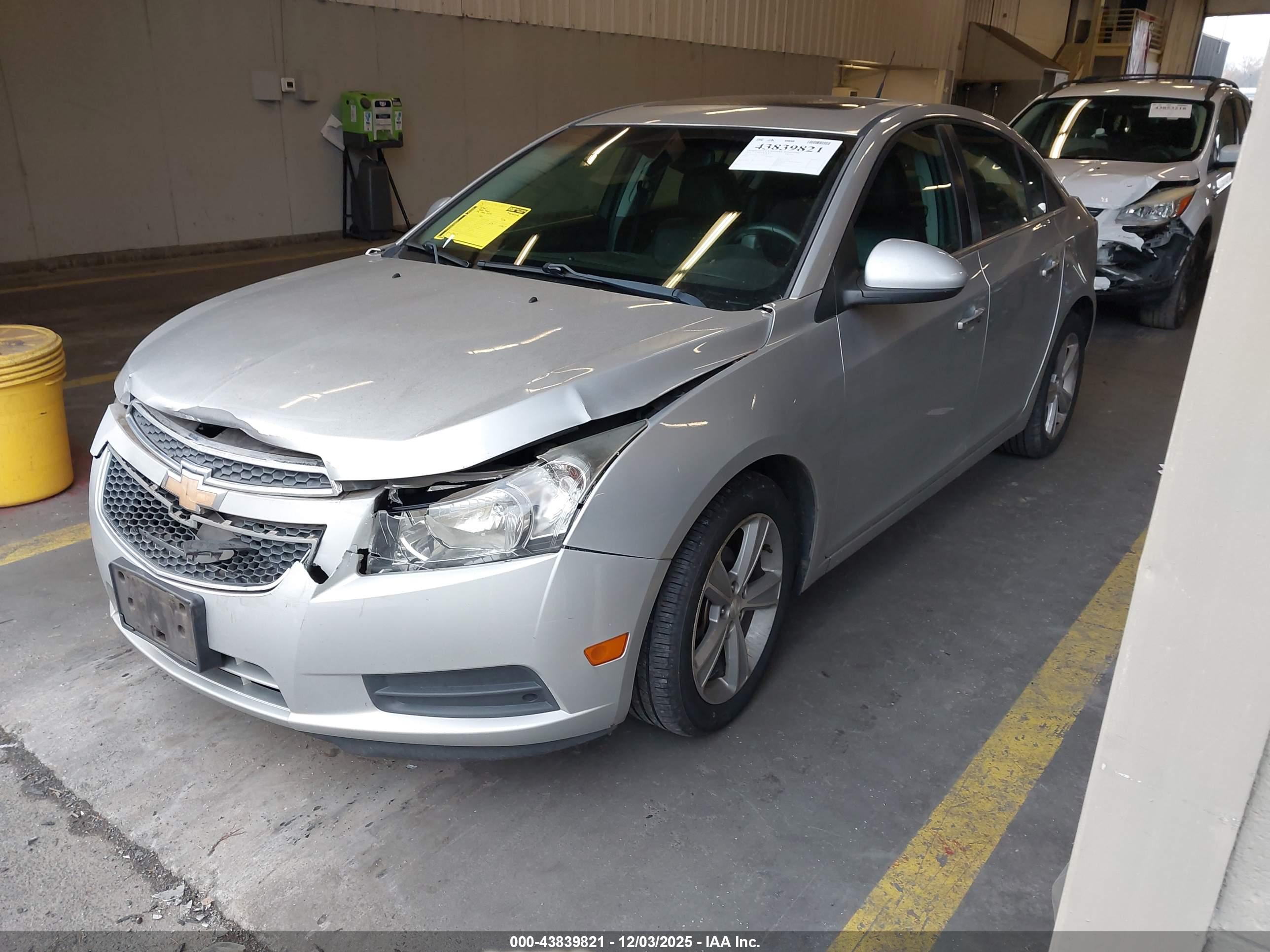 CHEVROLET CRUZE image 2