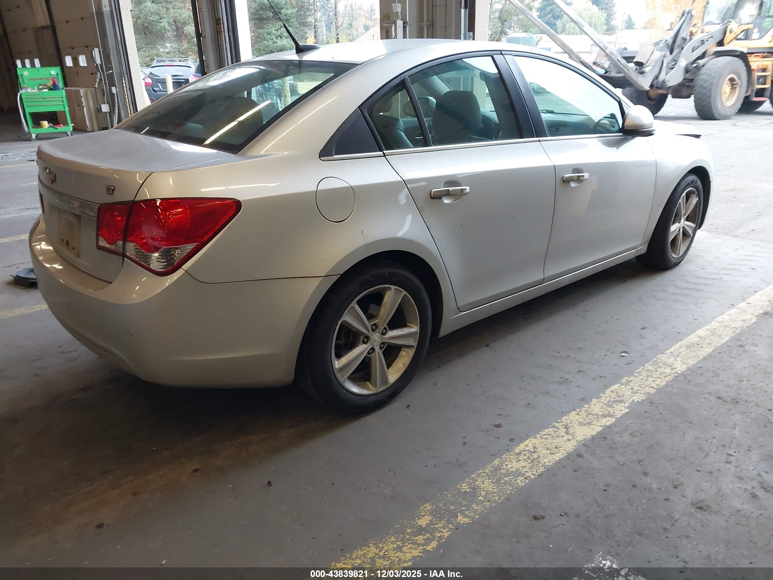 CHEVROLET CRUZE image 4