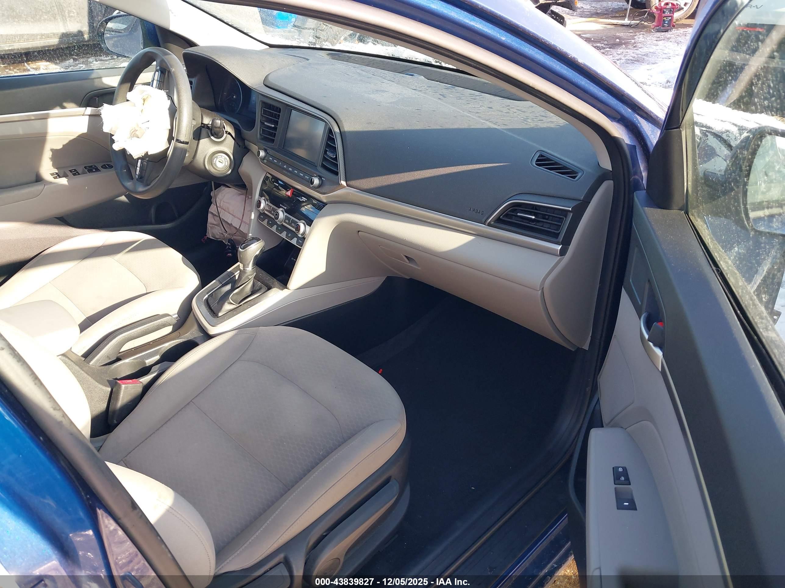 HYUNDAI ELANTRA image 5