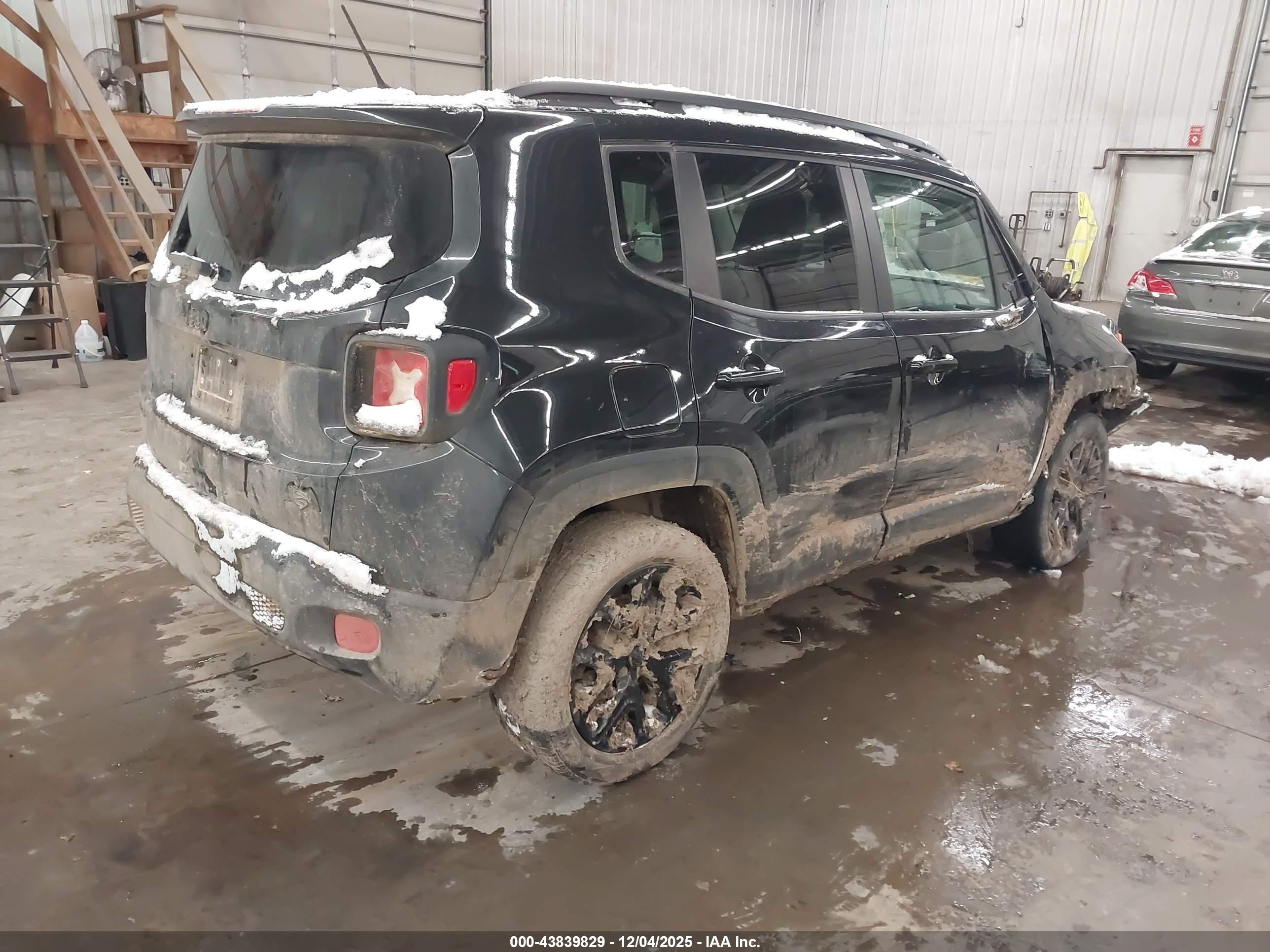 JEEP RENEGADE image 4