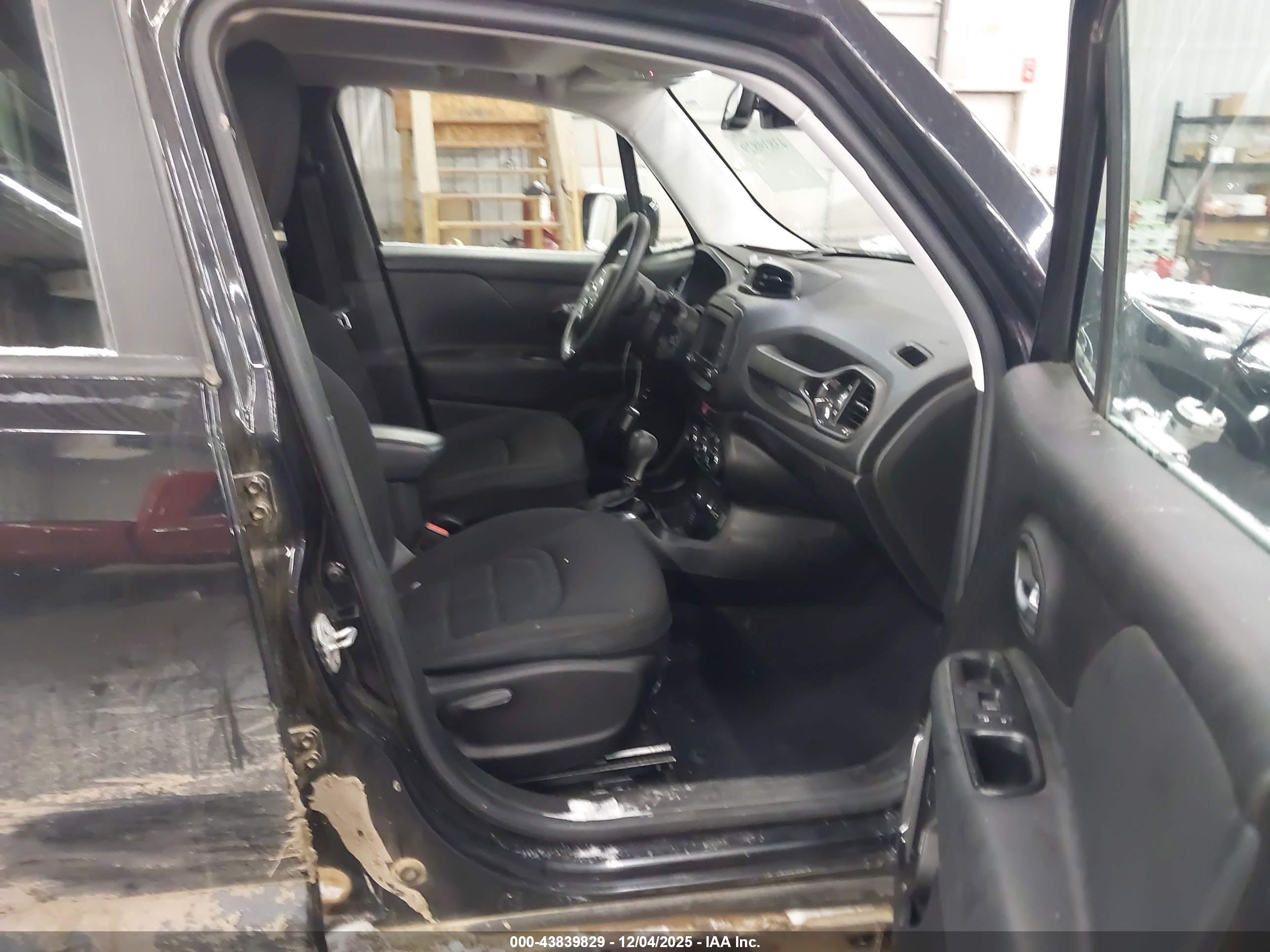 JEEP RENEGADE image 5