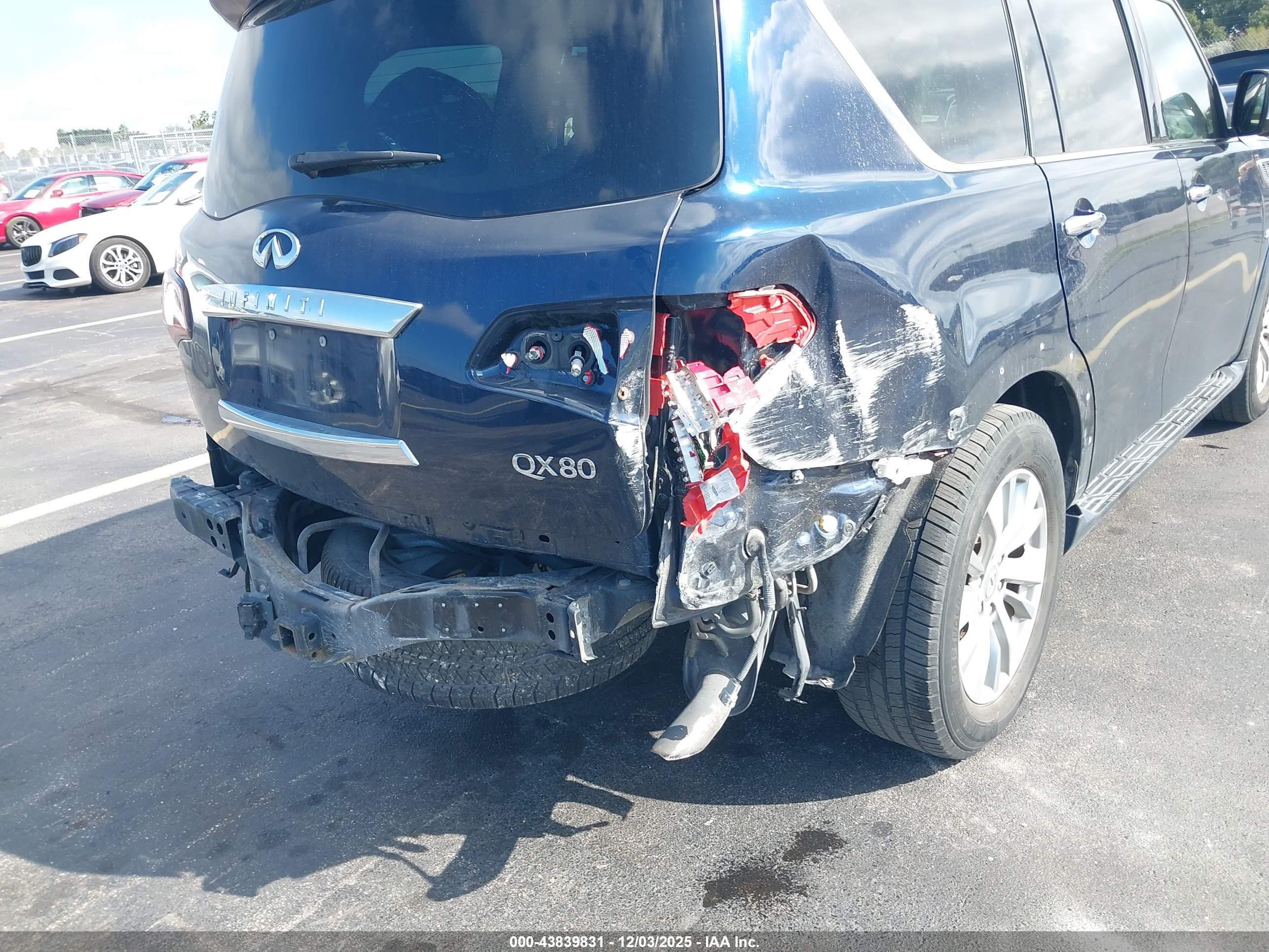 INFINITI QX80 image 6