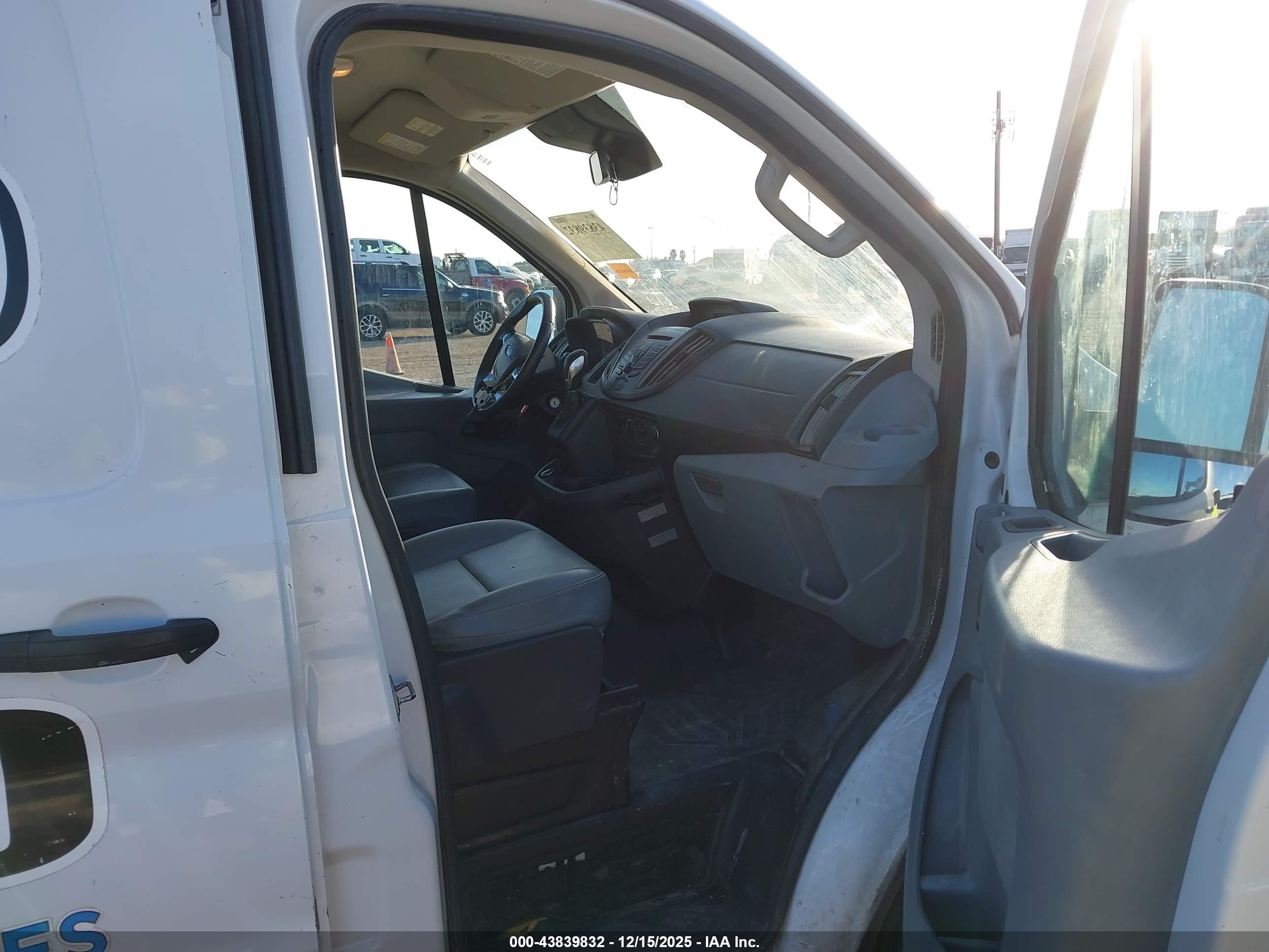 FORD TRANSIT-150 image 5