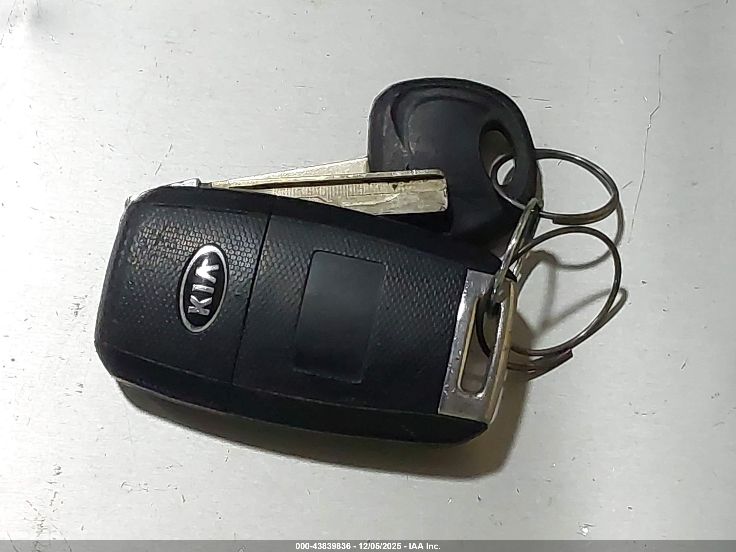 KIA SORENTO image 11