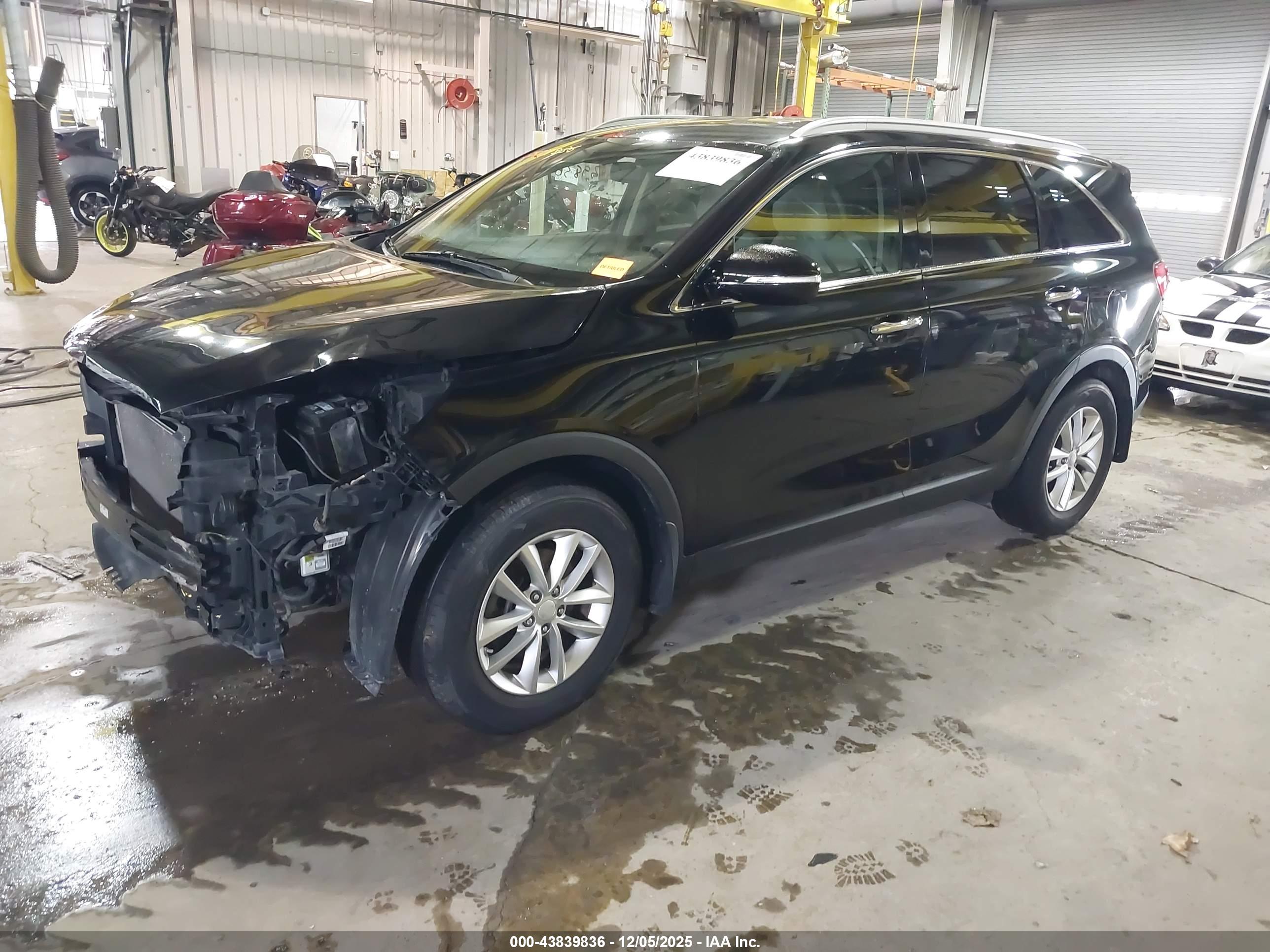 KIA SORENTO image 2