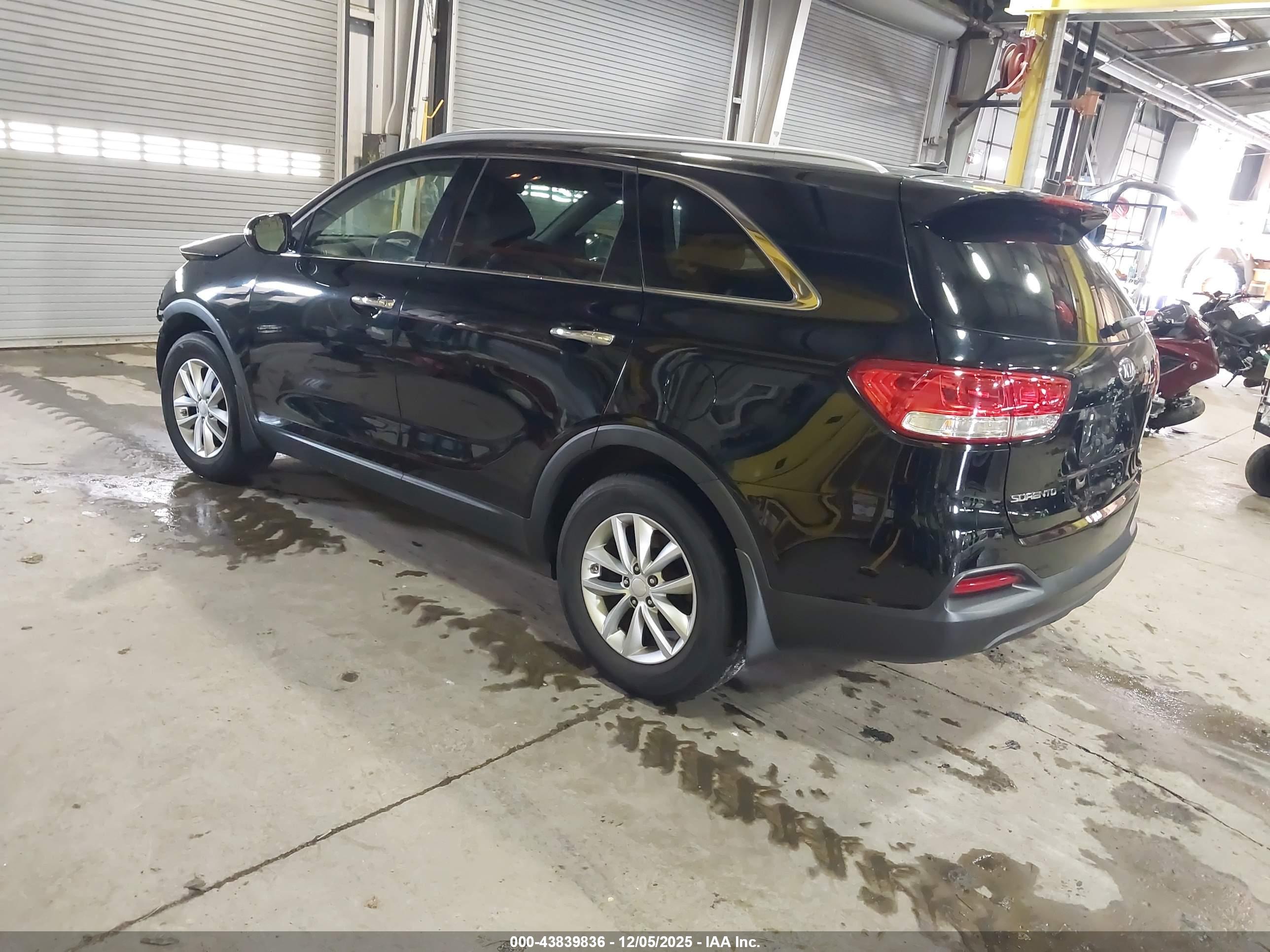 KIA SORENTO image 3