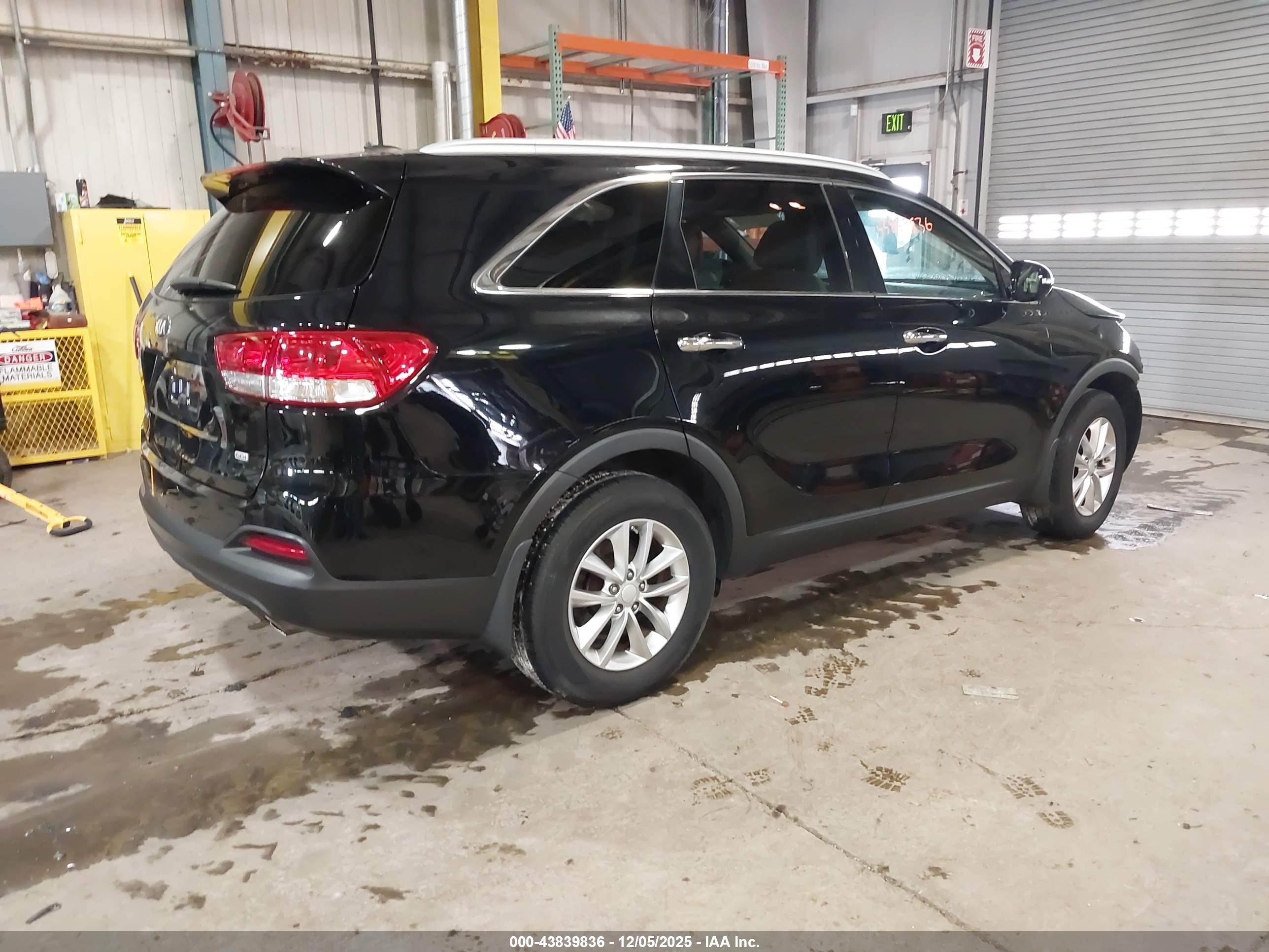KIA SORENTO image 4