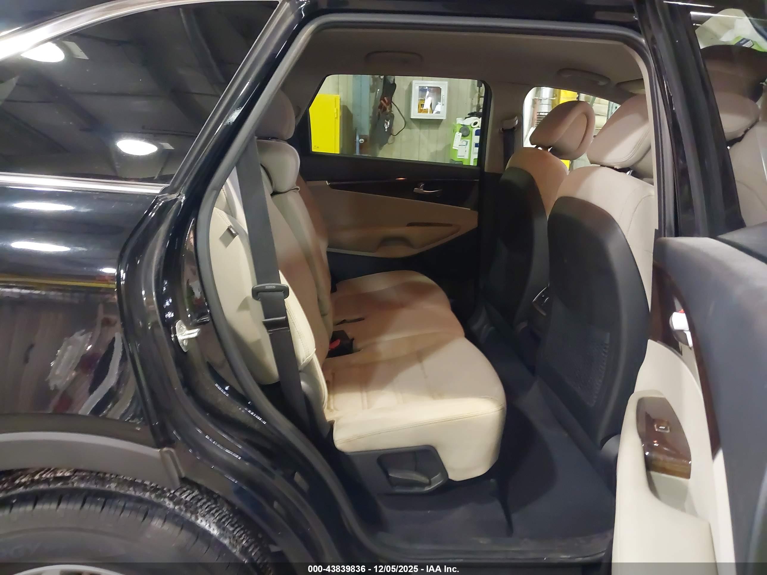 KIA SORENTO image 8