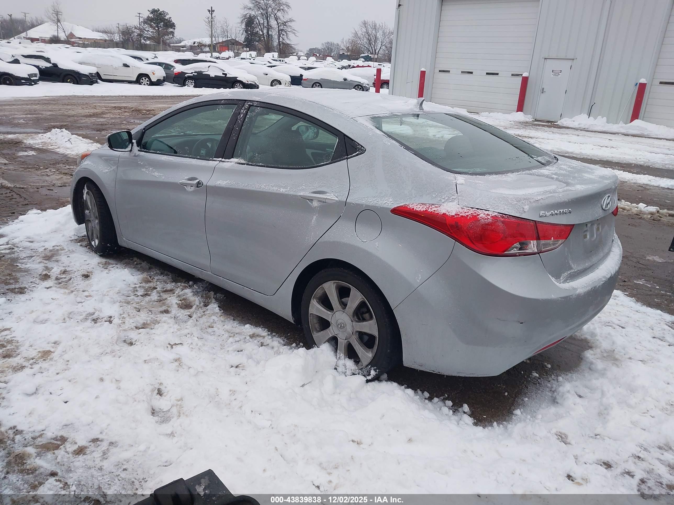 HYUNDAI ELANTRA image 3