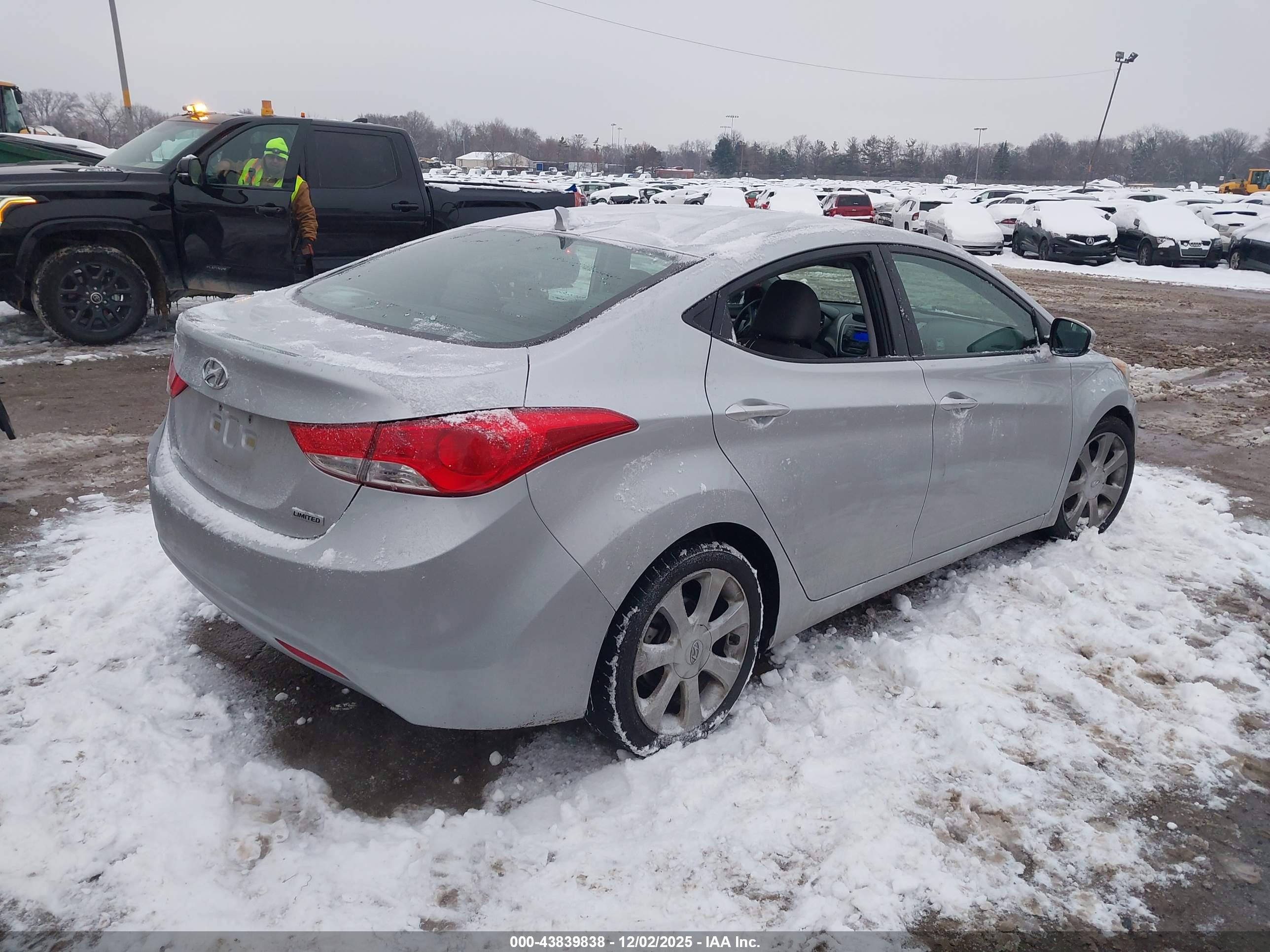 HYUNDAI ELANTRA image 4