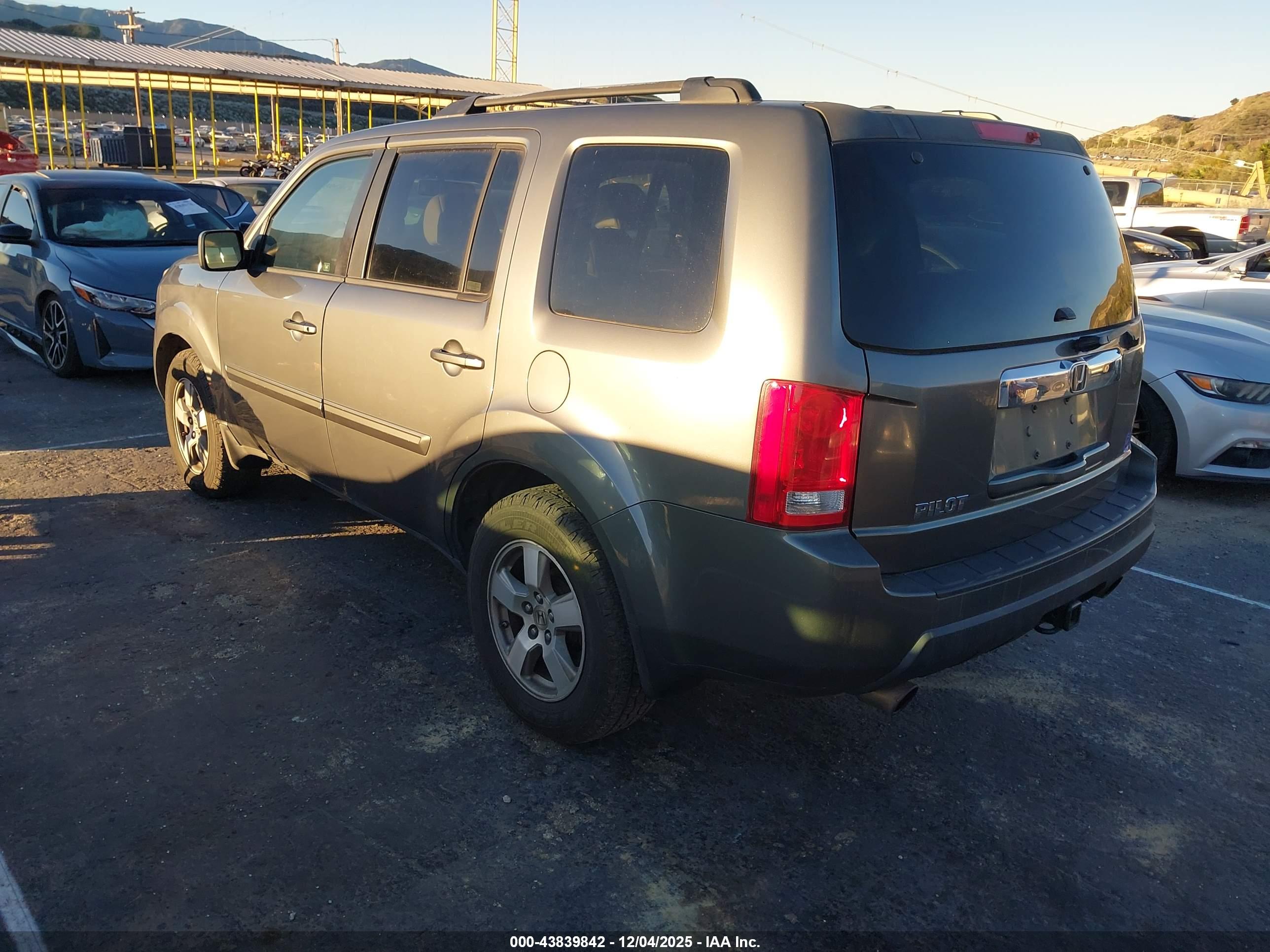 HONDA PILOT image 3