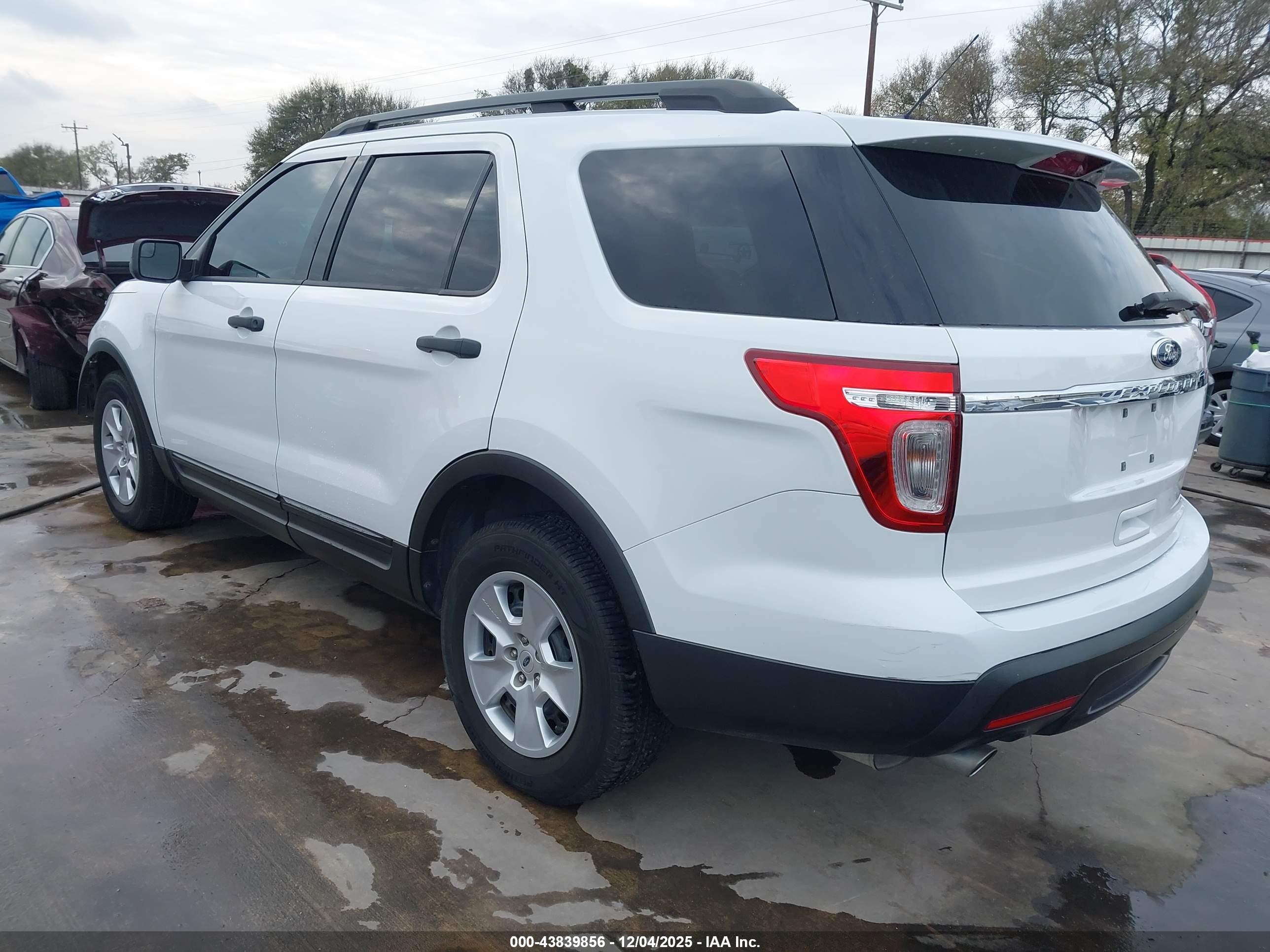 FORD EXPLORER image 3