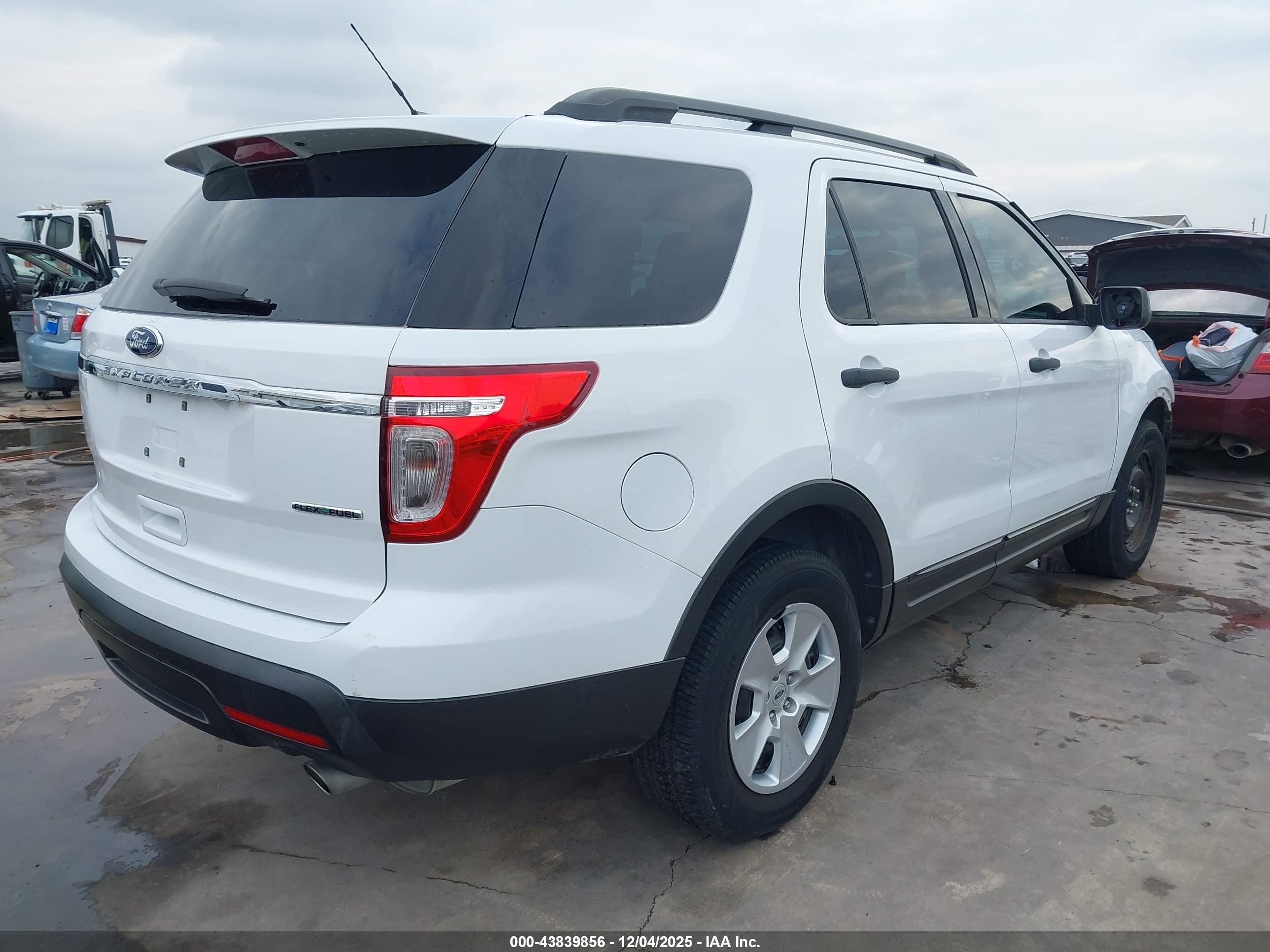 FORD EXPLORER image 4