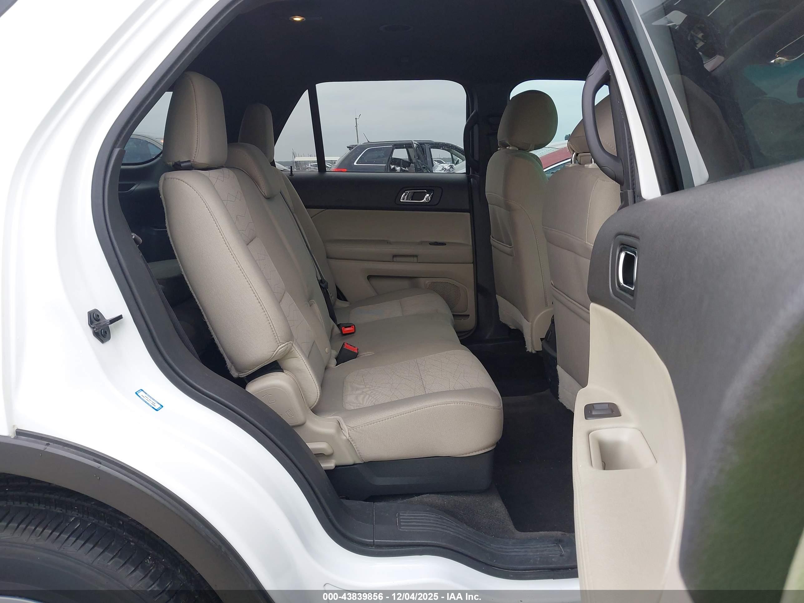 FORD EXPLORER image 8