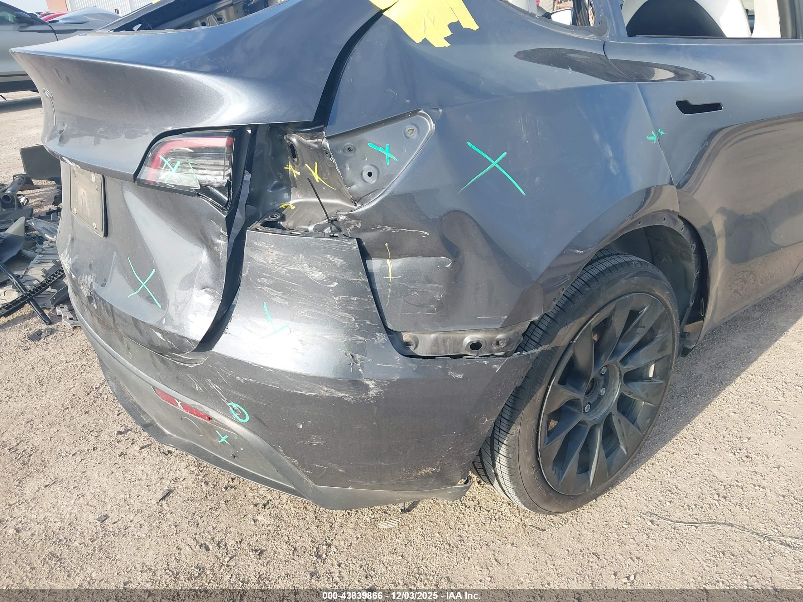 TESLA MODEL image 6