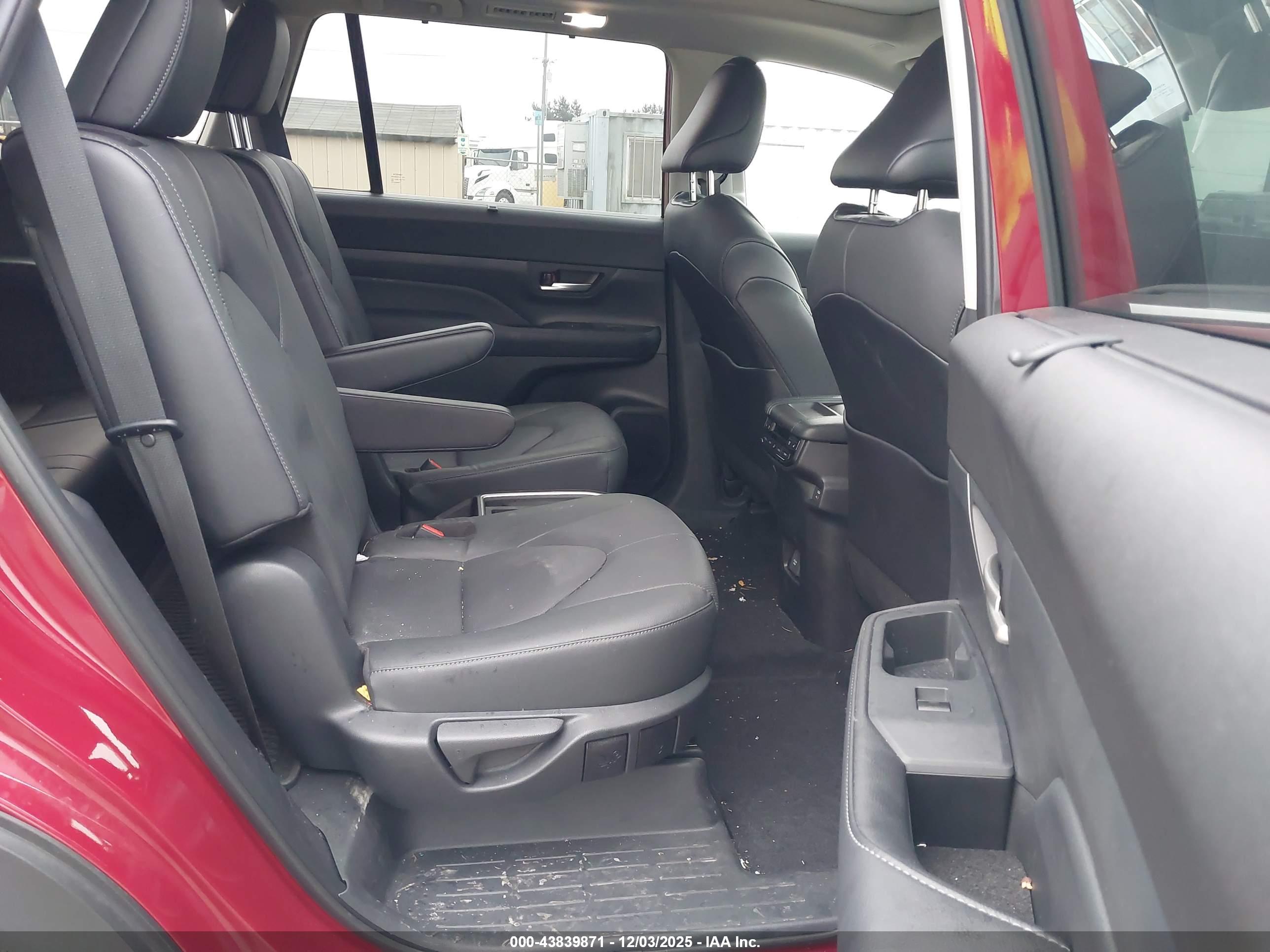 TOYOTA GRAND image 8