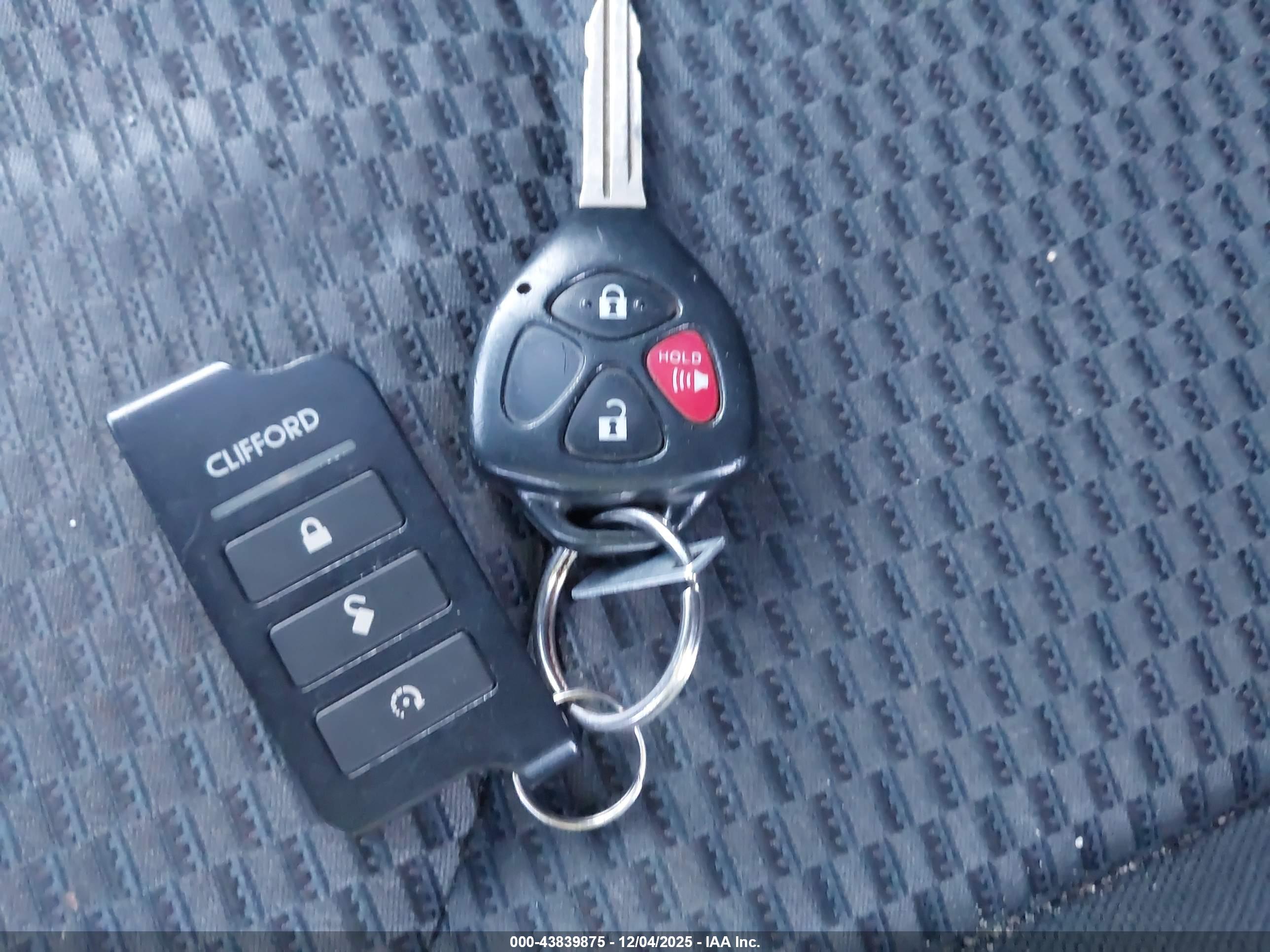 TOYOTA RAV4 image 11