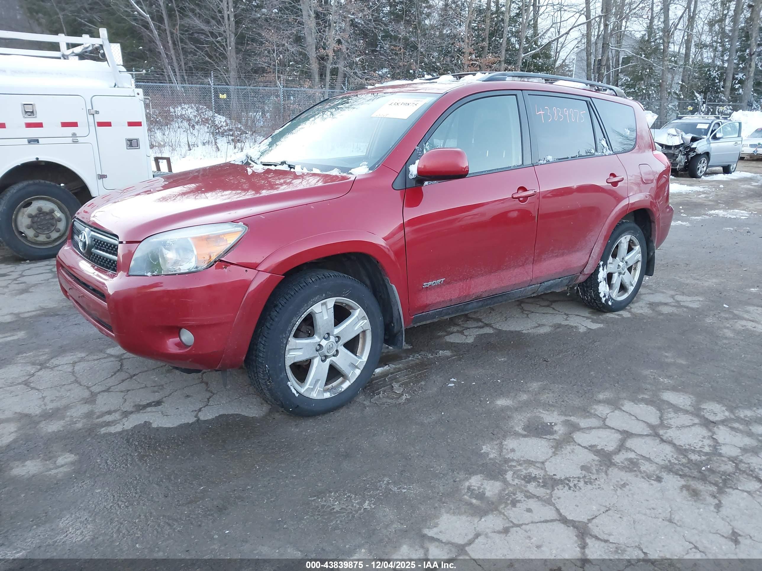 TOYOTA RAV4 image 2