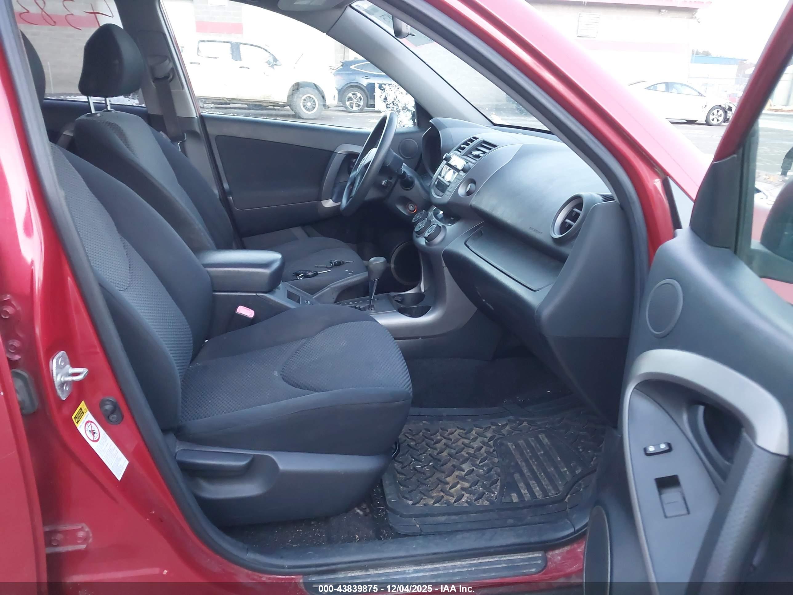 TOYOTA RAV4 image 5