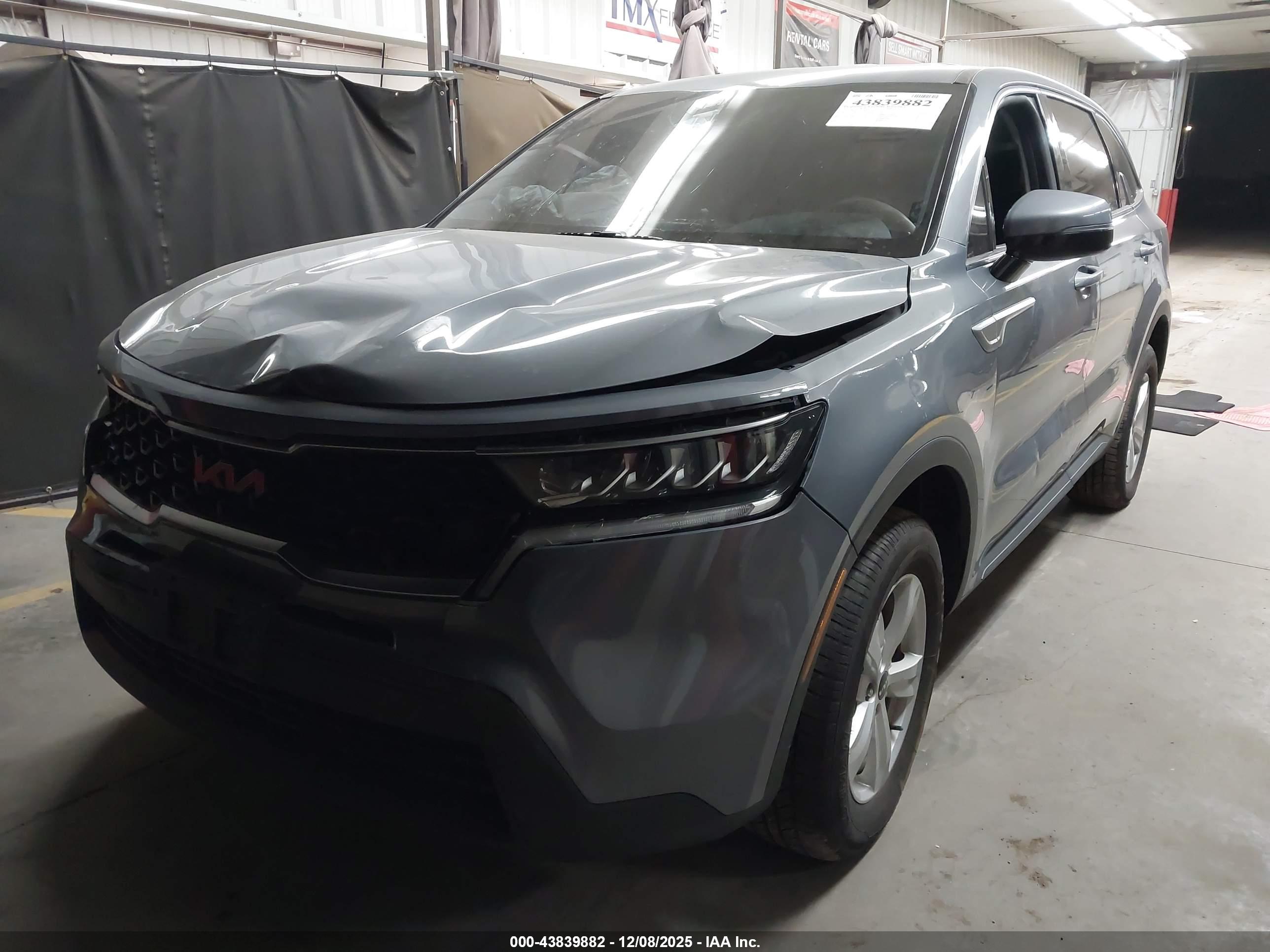 KIA SORENTO image 2