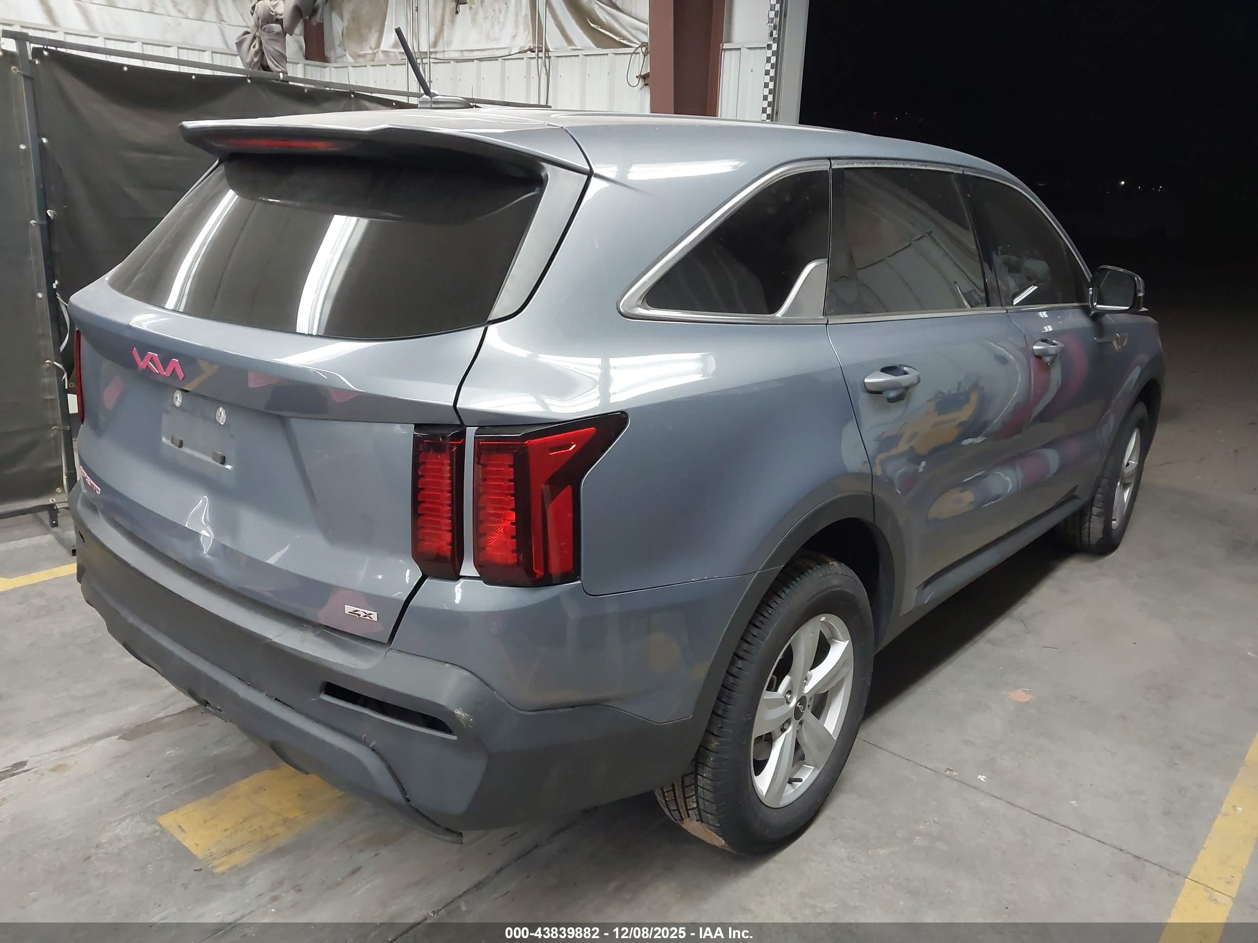 KIA SORENTO image 4