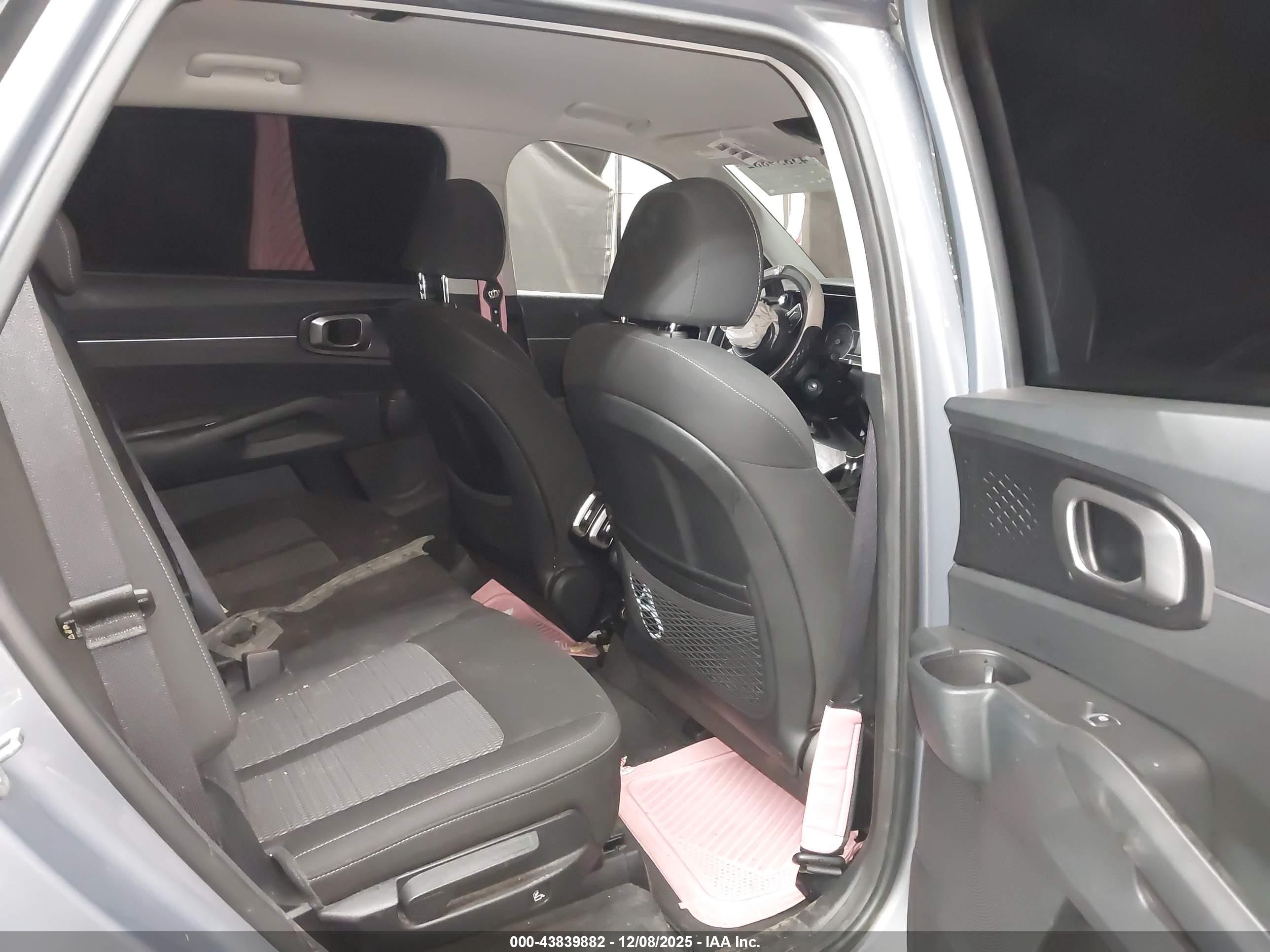 KIA SORENTO image 8
