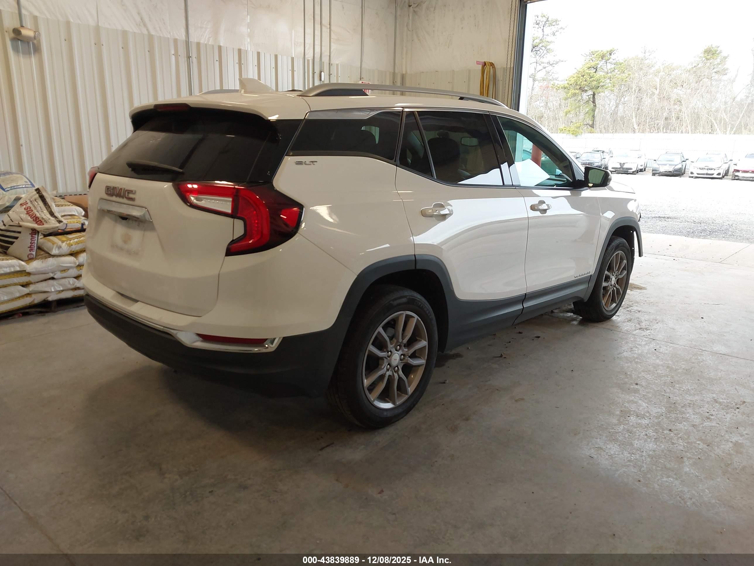 GMC TERRAIN image 4