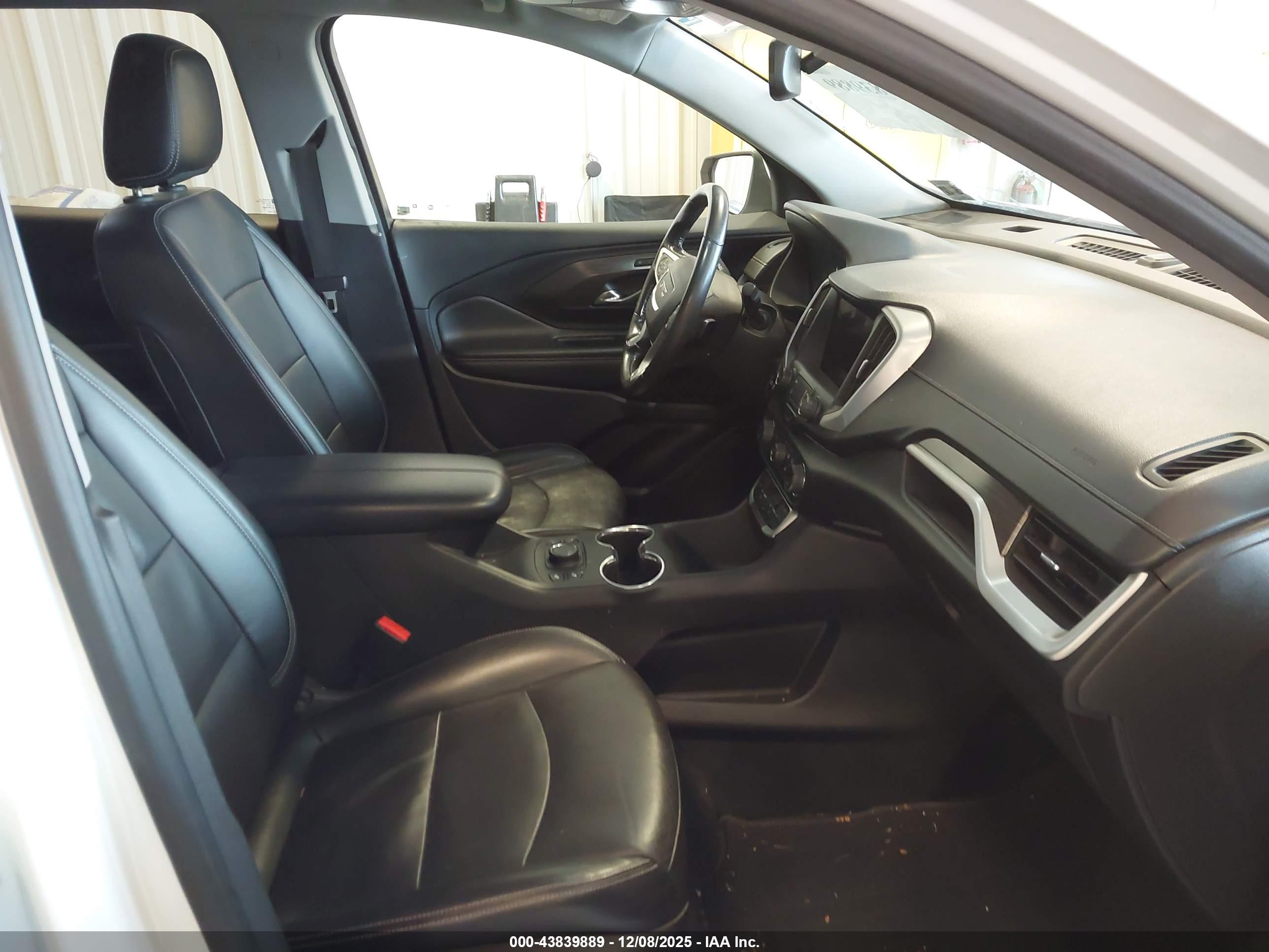 GMC TERRAIN image 5