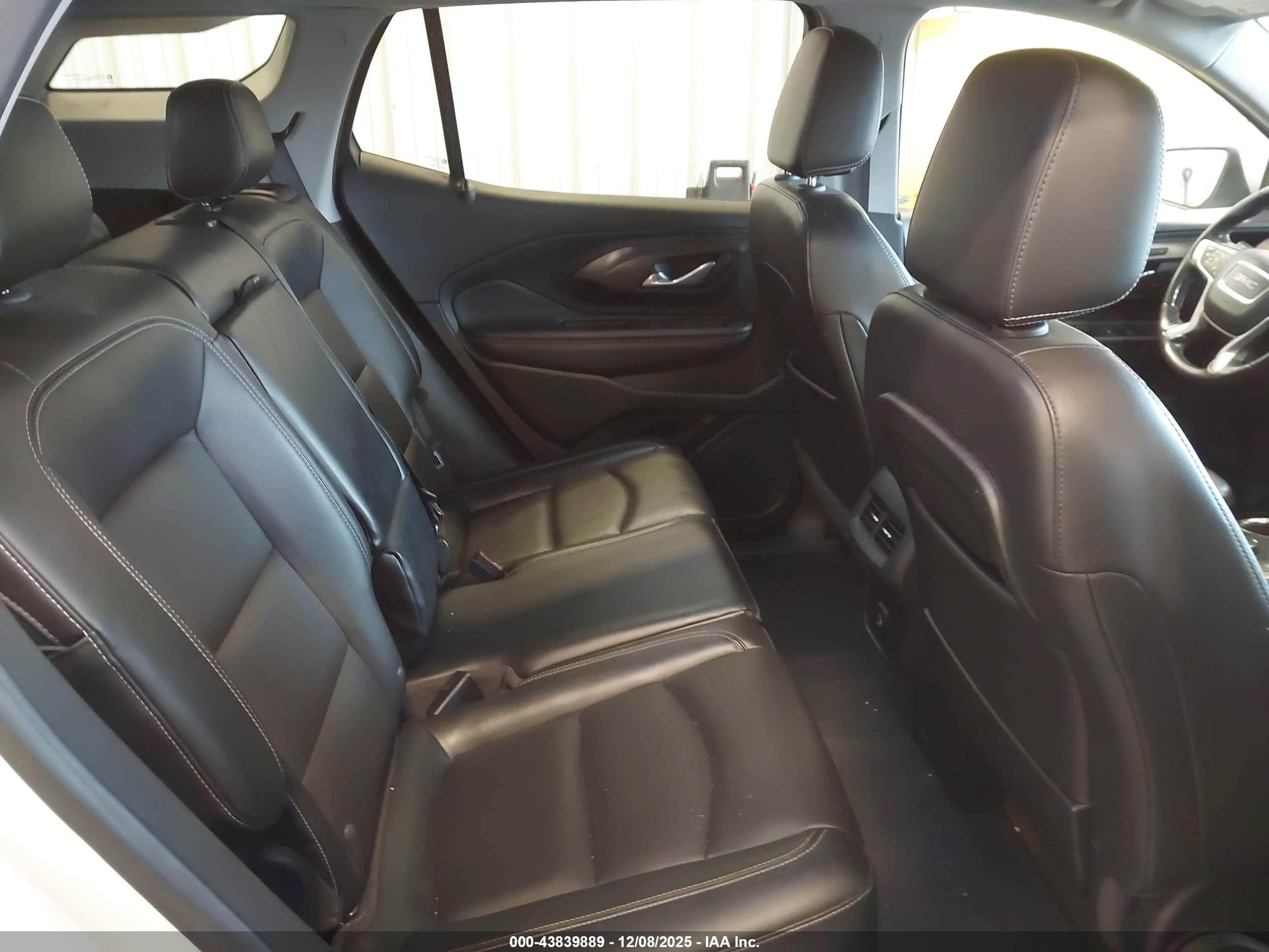 GMC TERRAIN image 8