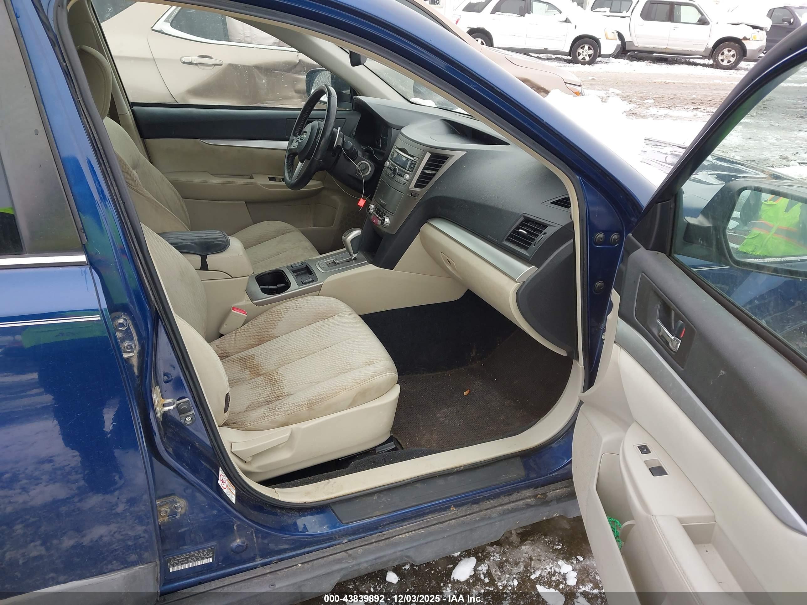 SUBARU OUTBACK image 5