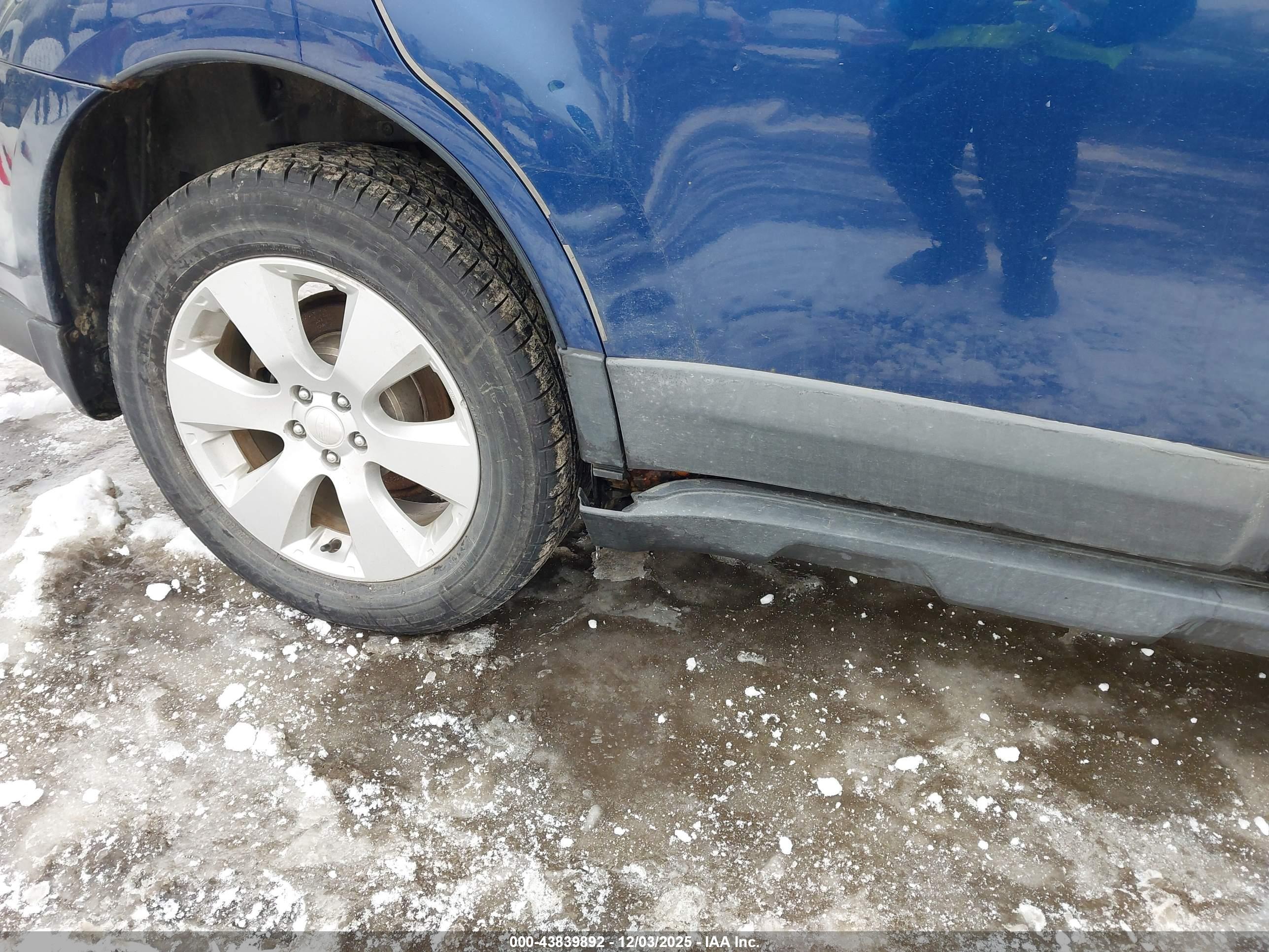 SUBARU OUTBACK image 6