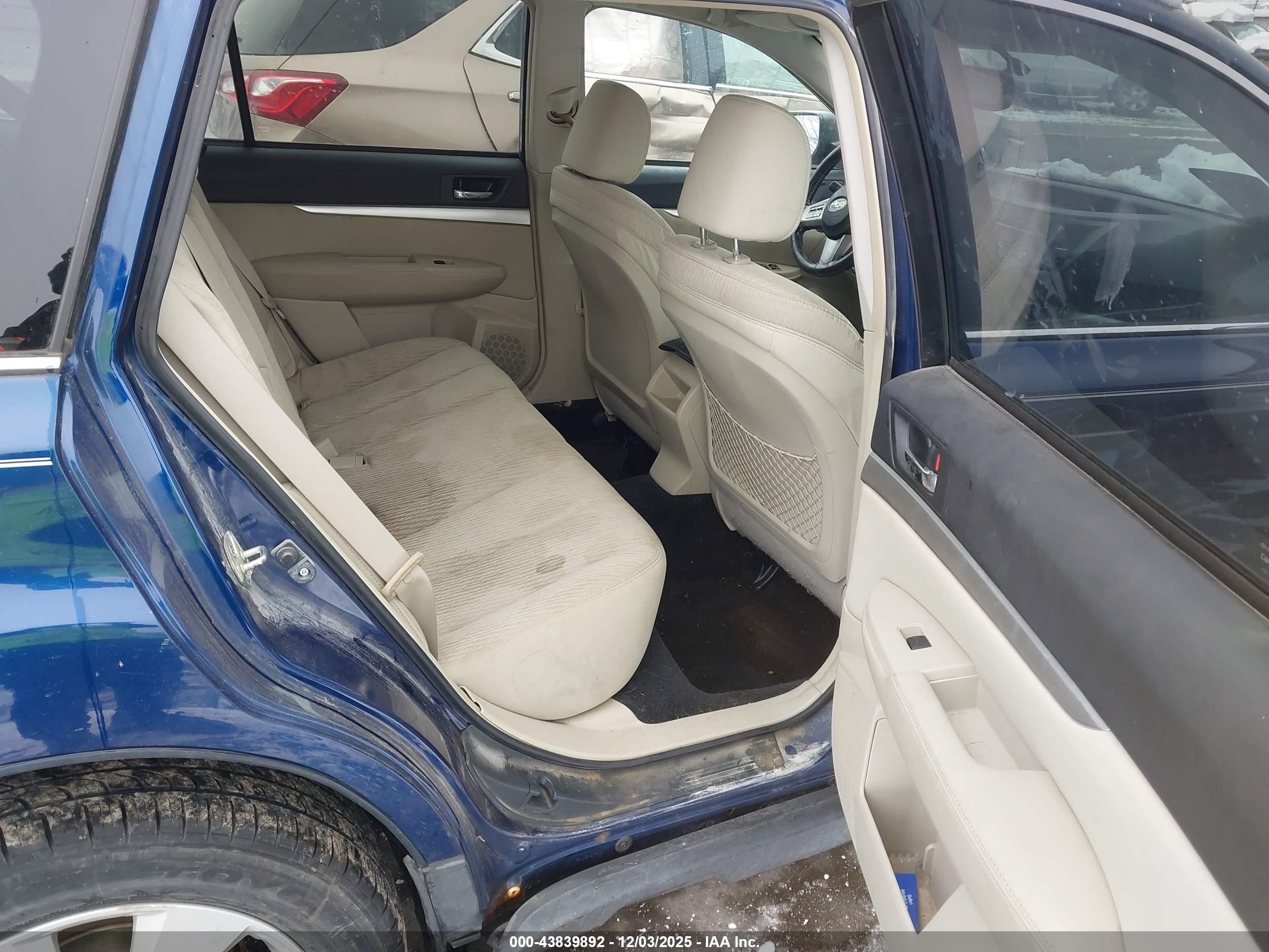 SUBARU OUTBACK image 8