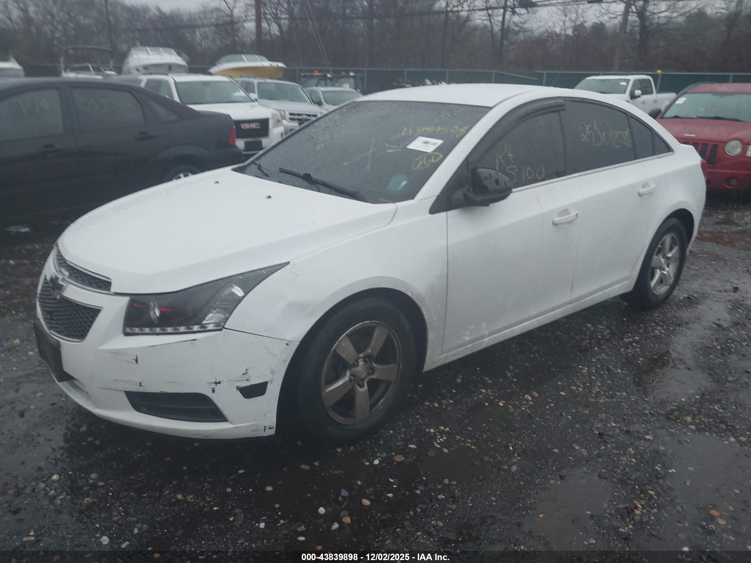 CHEVROLET CRUZE image 2