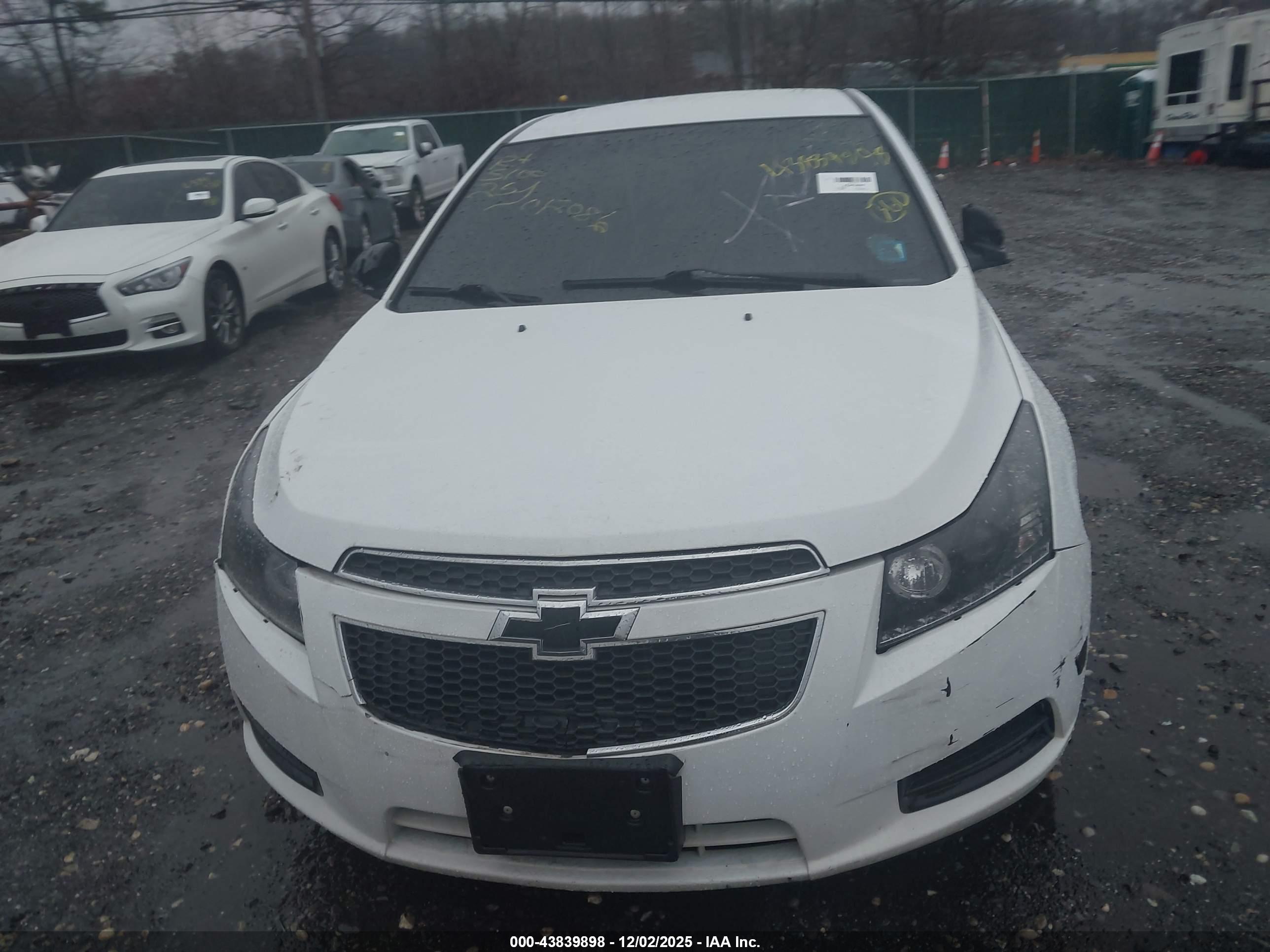 CHEVROLET CRUZE image 6