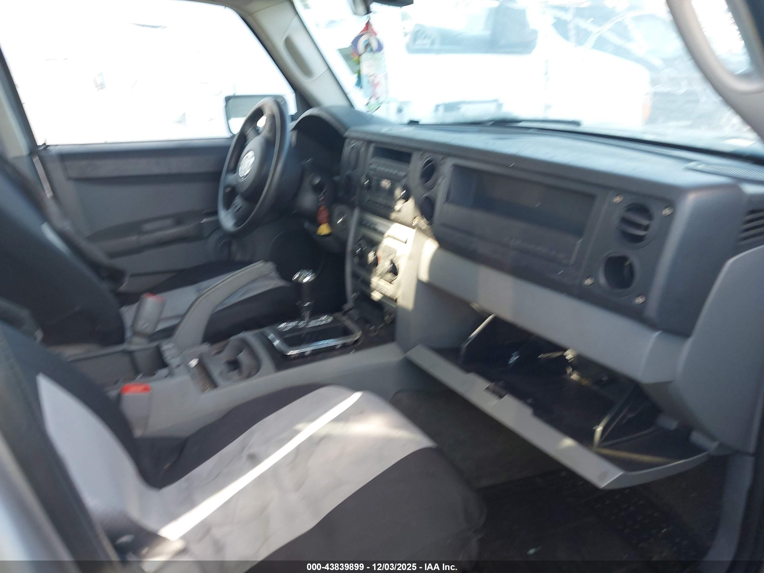 JEEP COMMANDER image 5