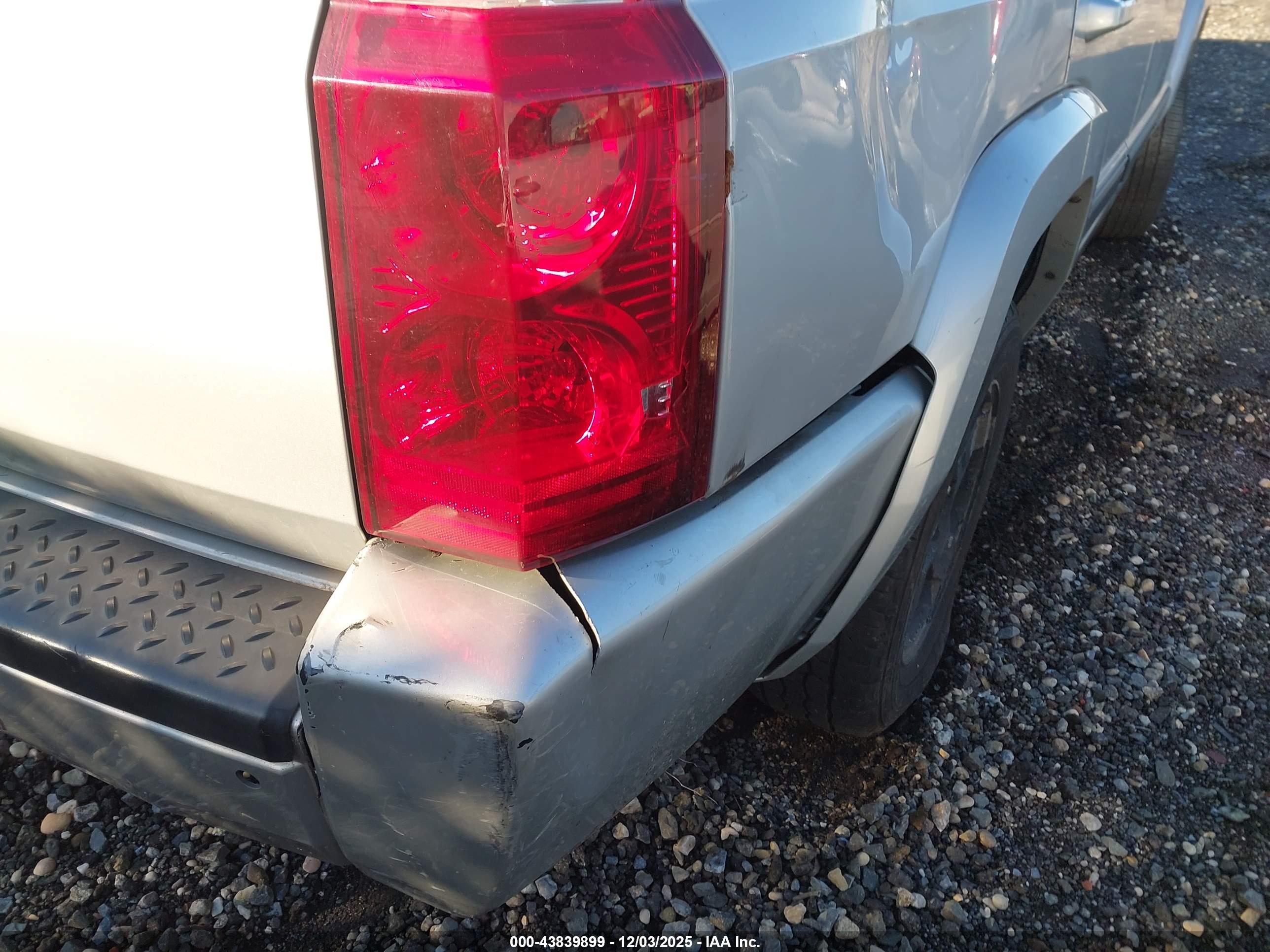 JEEP COMMANDER image 6