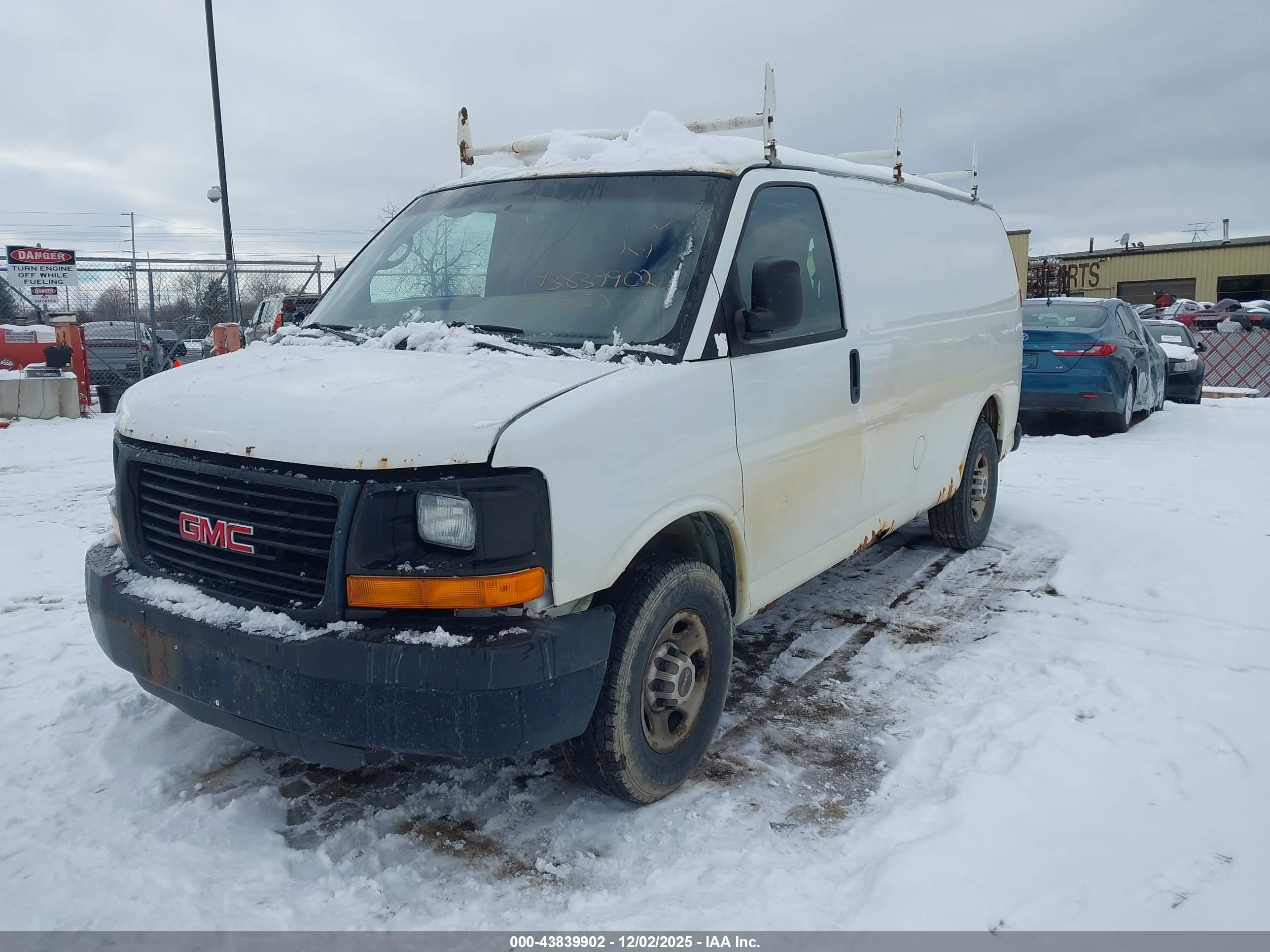 GMC SAVANA image 2