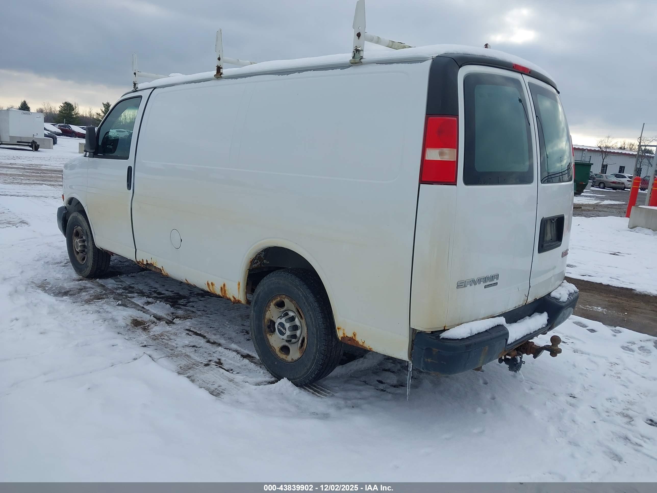 GMC SAVANA image 3