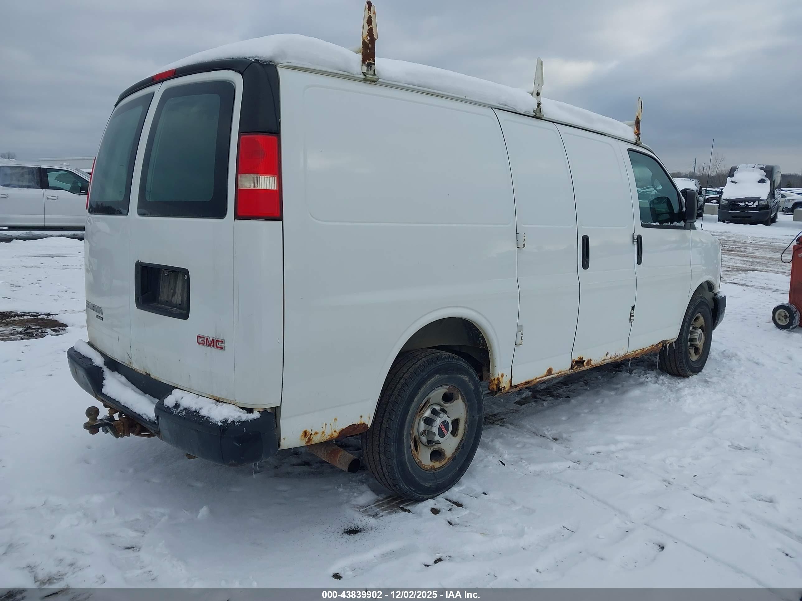 GMC SAVANA image 4