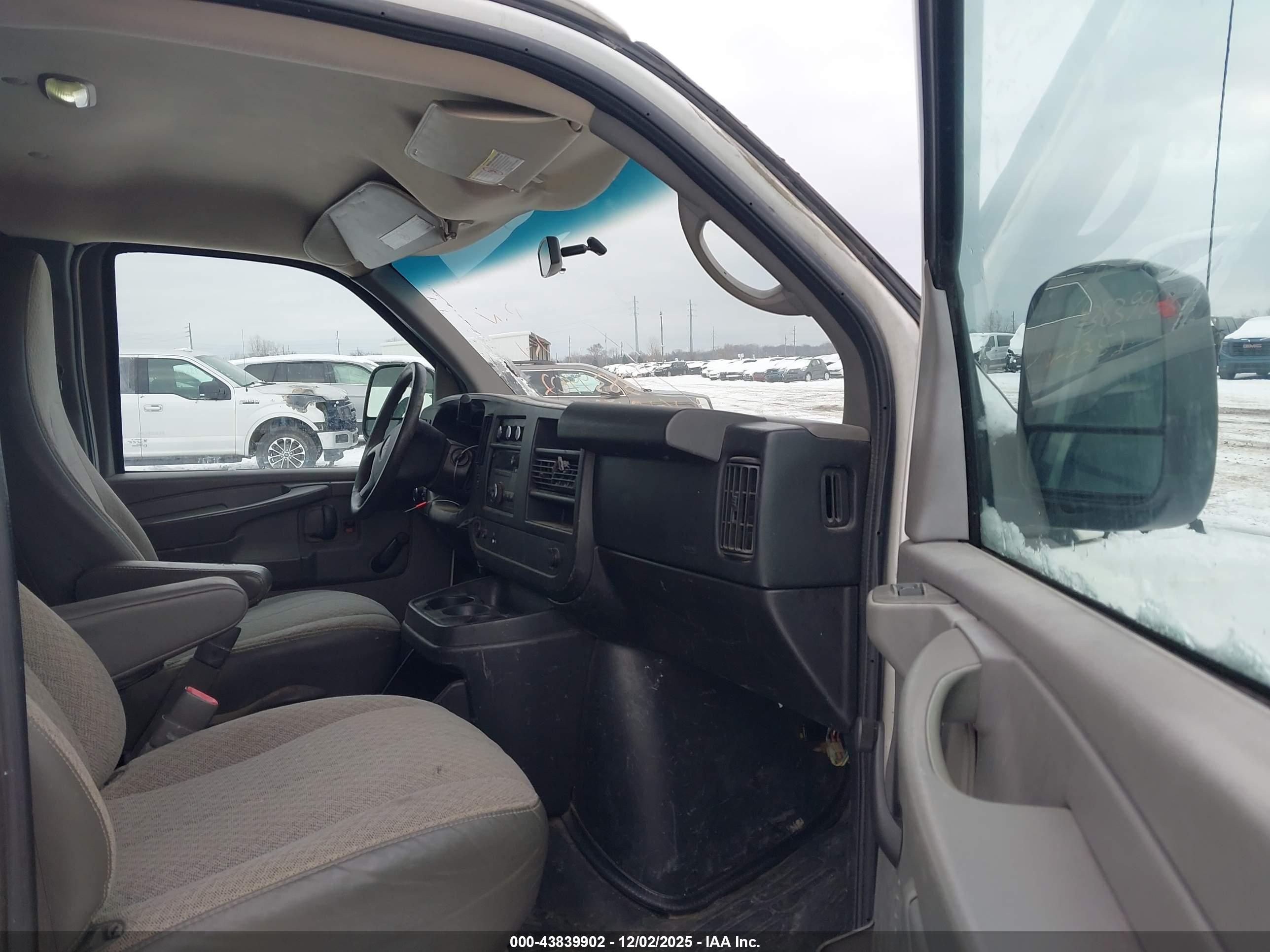 GMC SAVANA image 5
