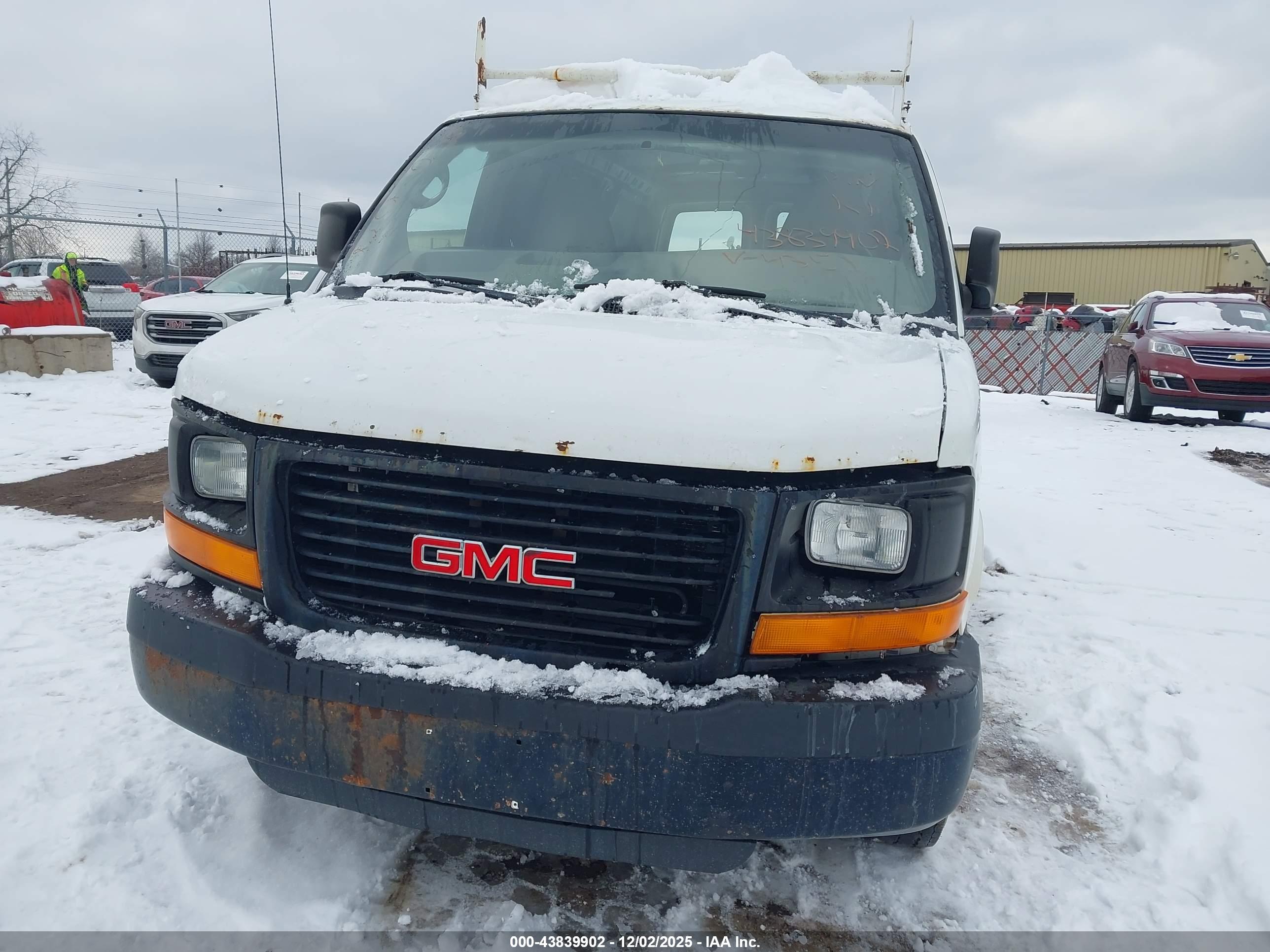 GMC SAVANA image 6