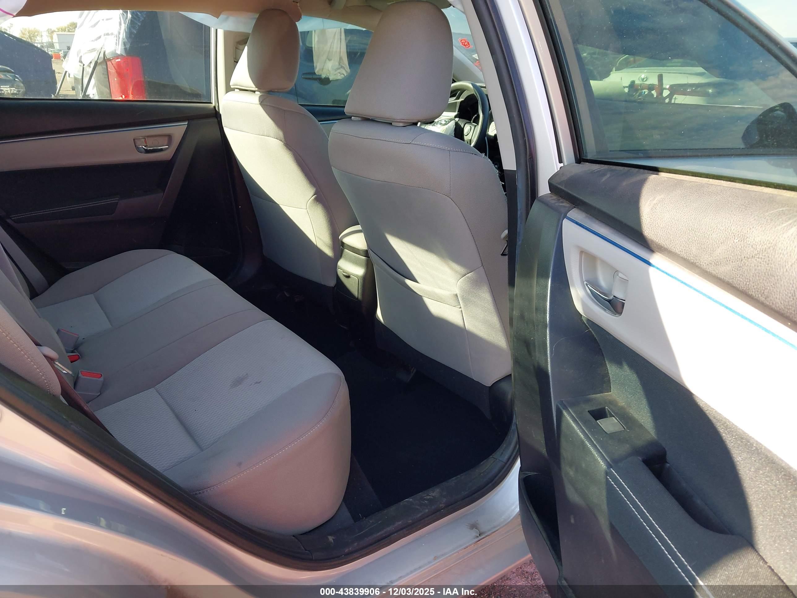 TOYOTA COROLLA image 8