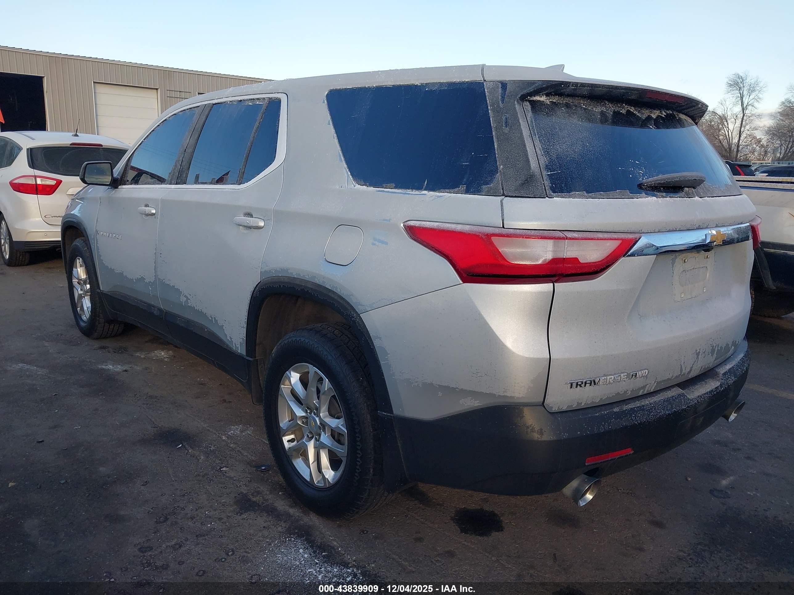 CHEVROLET TRAVERSE image 3